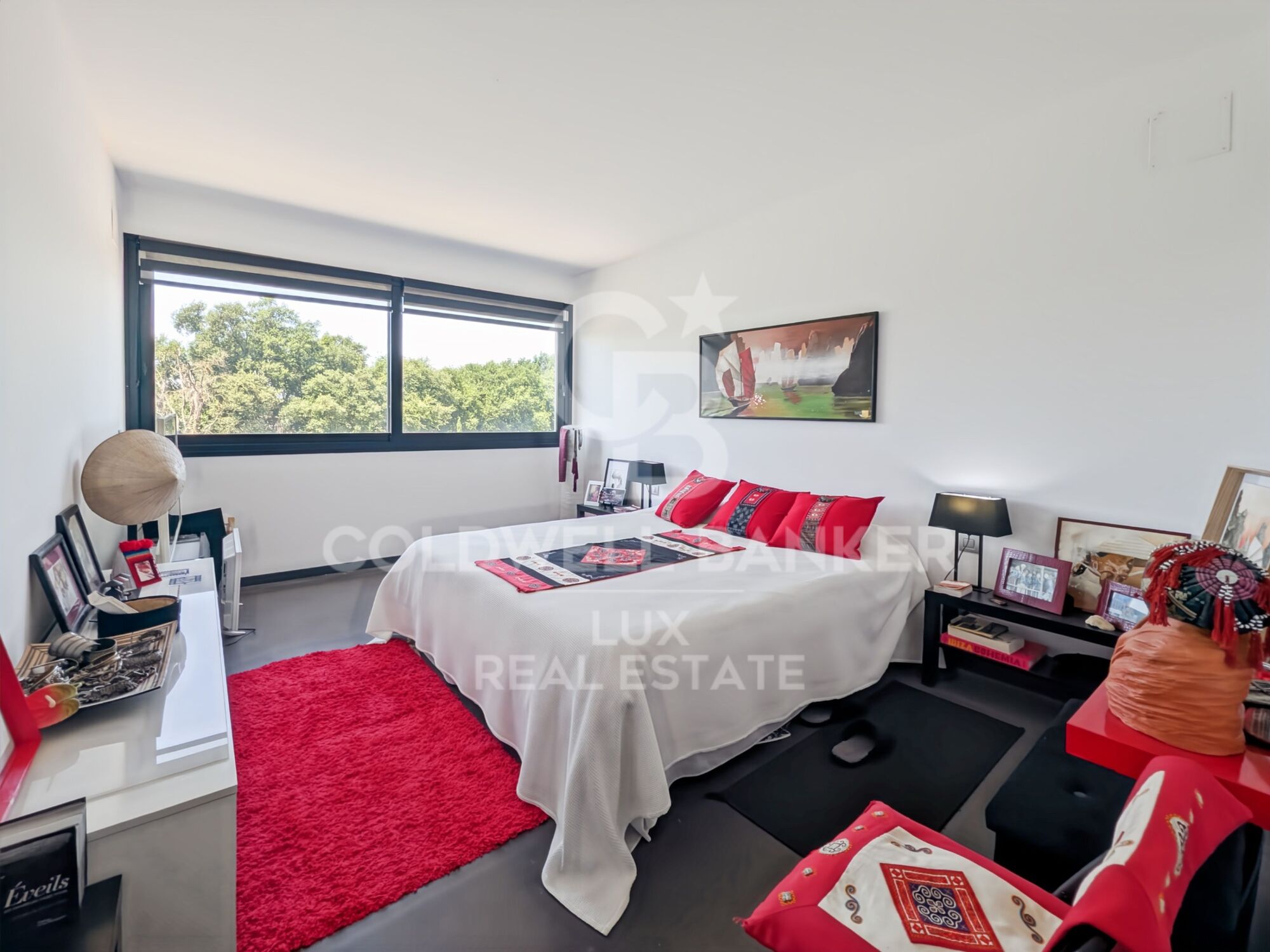 Modern house with large spaces and pool in Mollet de Peralada