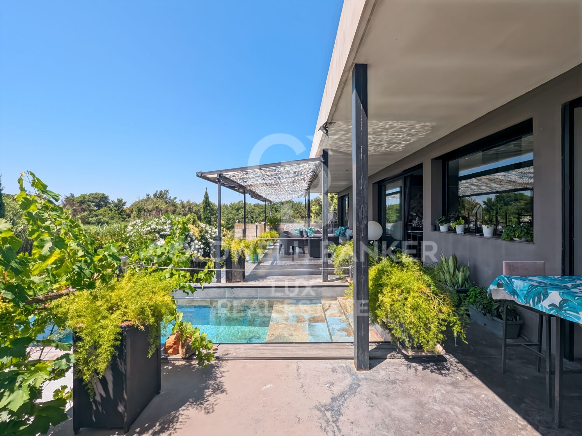 Modern house with large spaces and pool in Mollet de Peralada