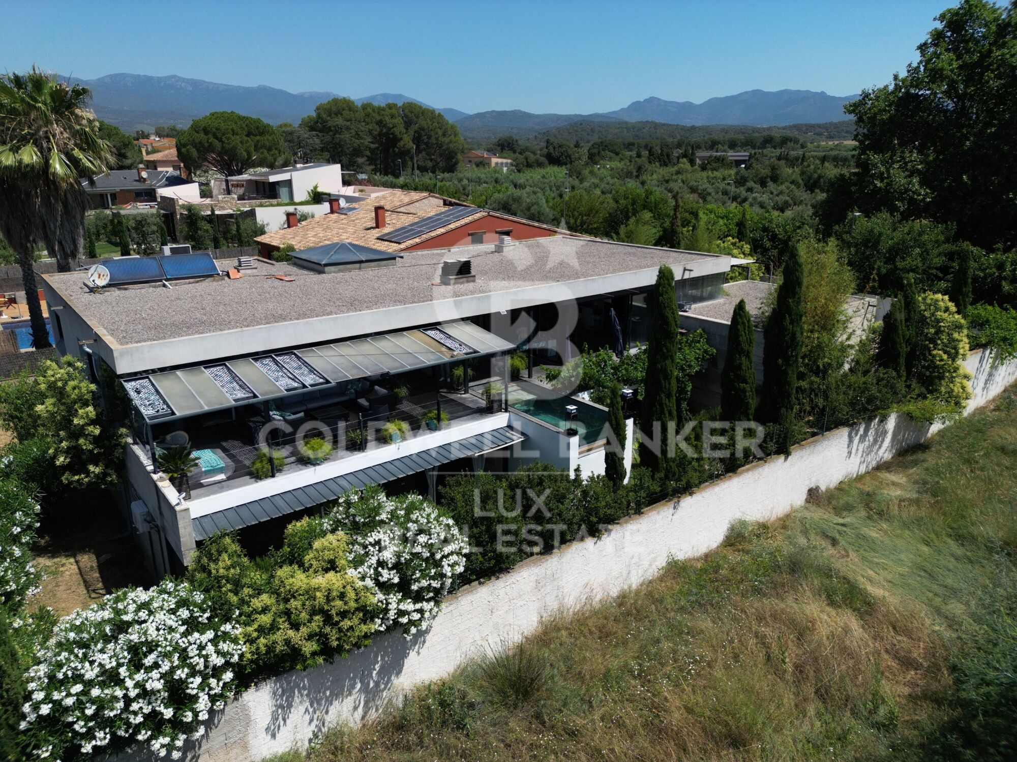 Modern house with large spaces and pool in Mollet de Peralada