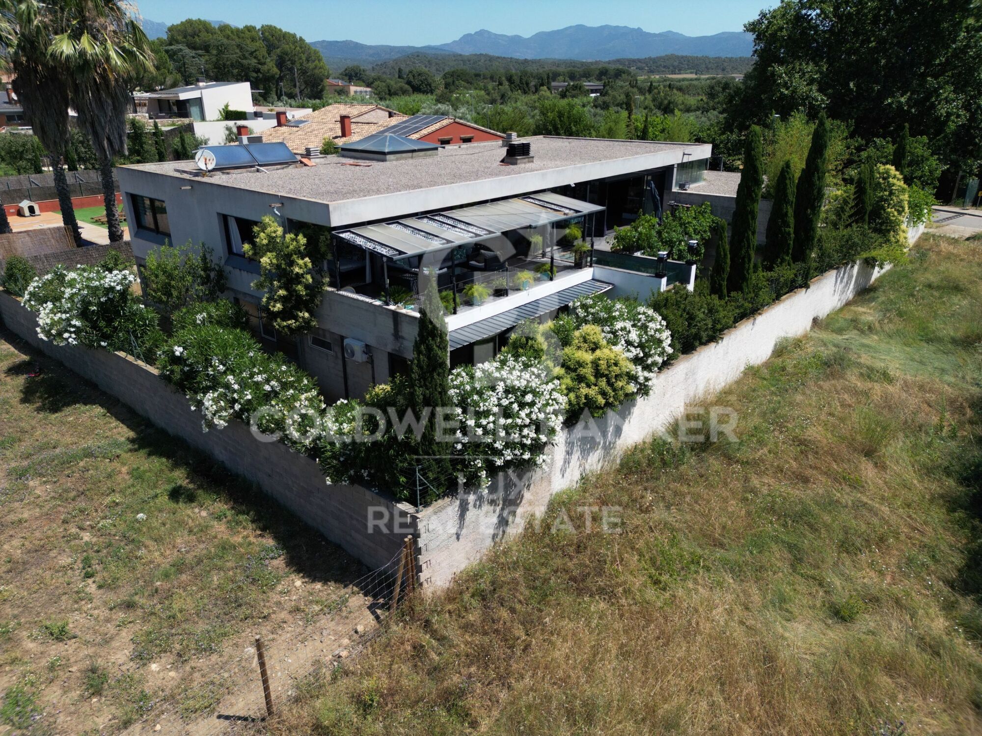 Modern house with large spaces and pool in Mollet de Peralada