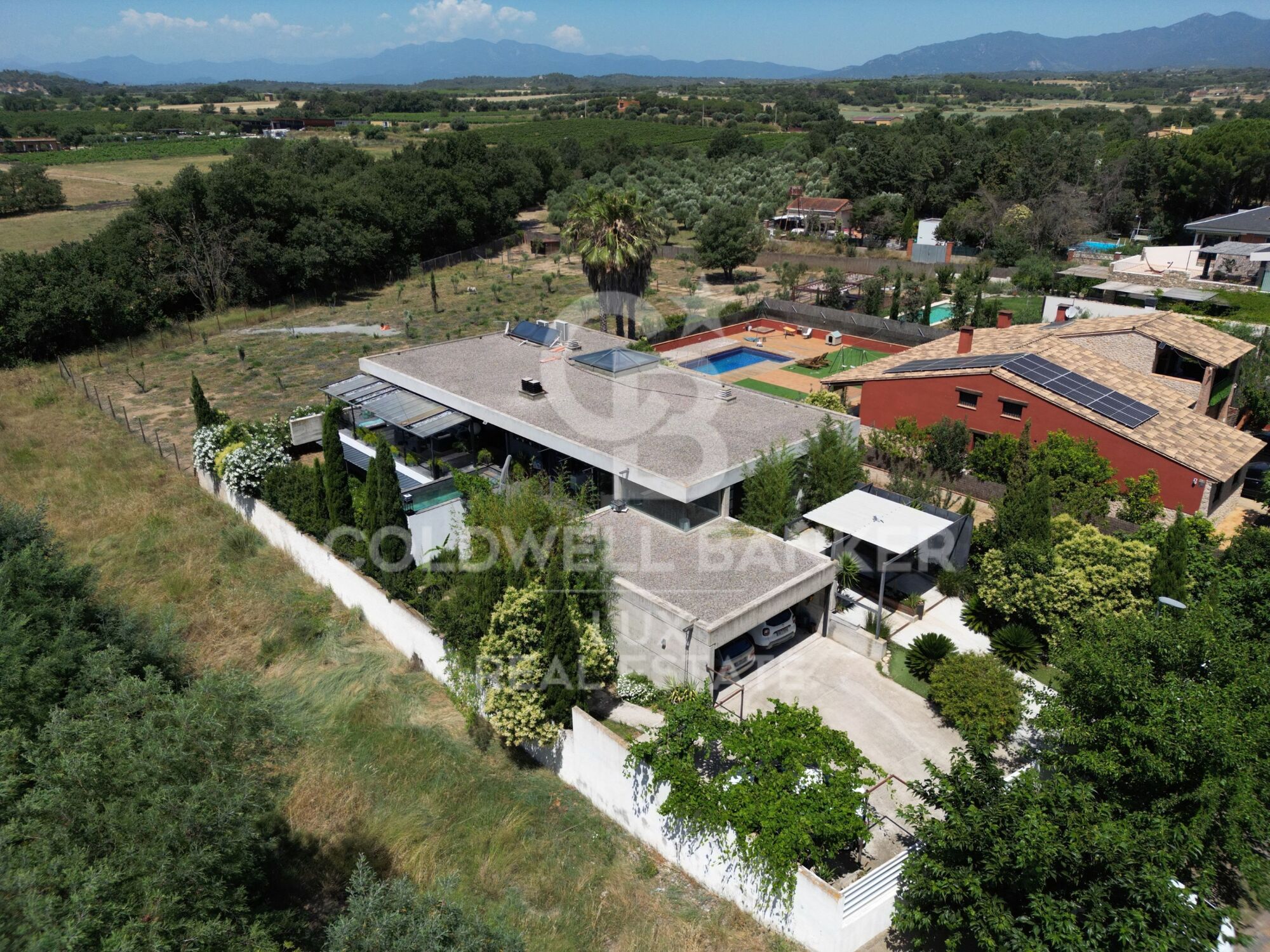 Modern house with large spaces and pool in Mollet de Peralada
