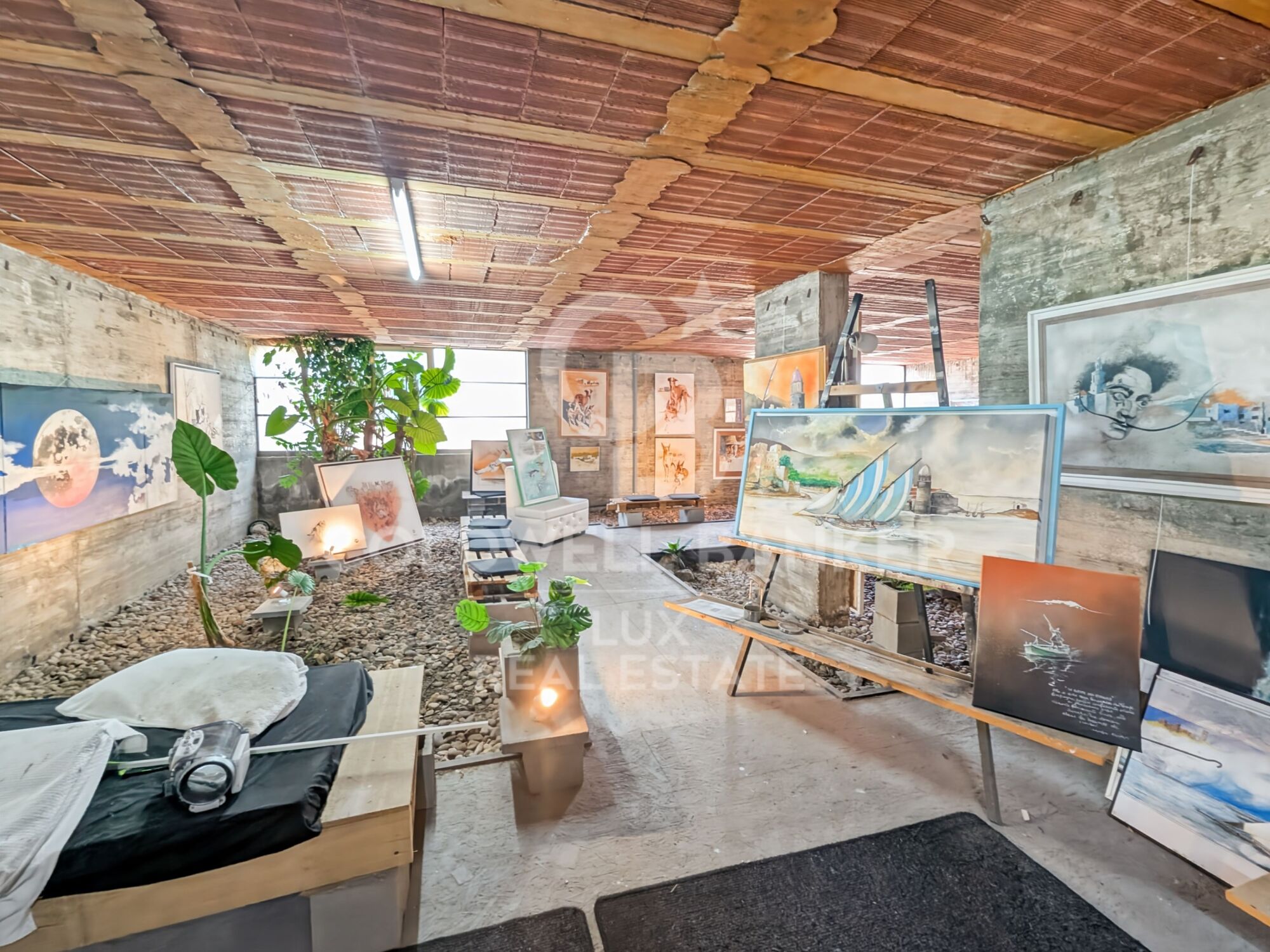 Maison moderne avec de grands espaces et piscine à Mollet de Peralada