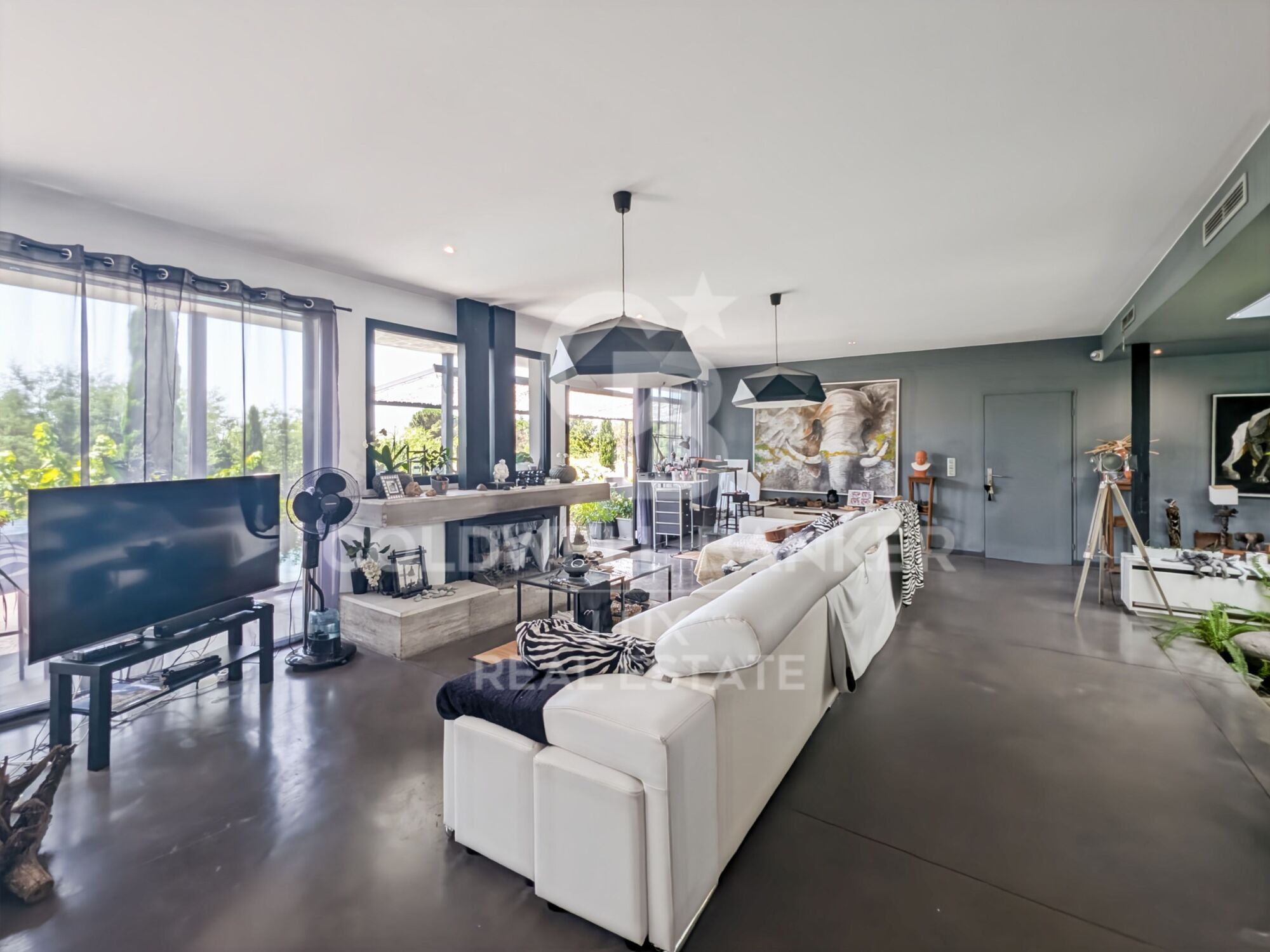 Maison moderne avec de grands espaces et piscine à Mollet de Peralada