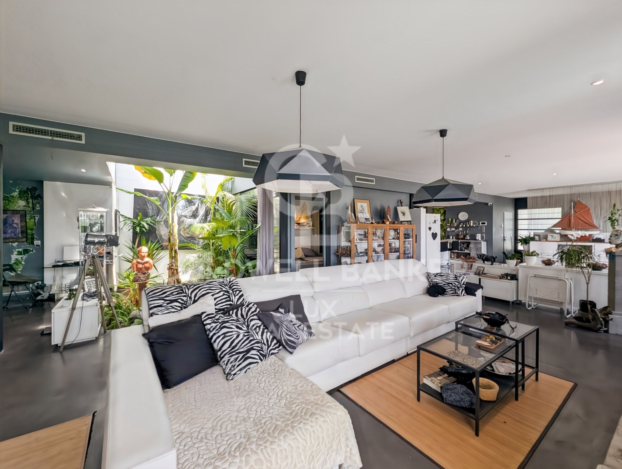 Maison moderne avec de grands espaces et piscine à Mollet de Peralada