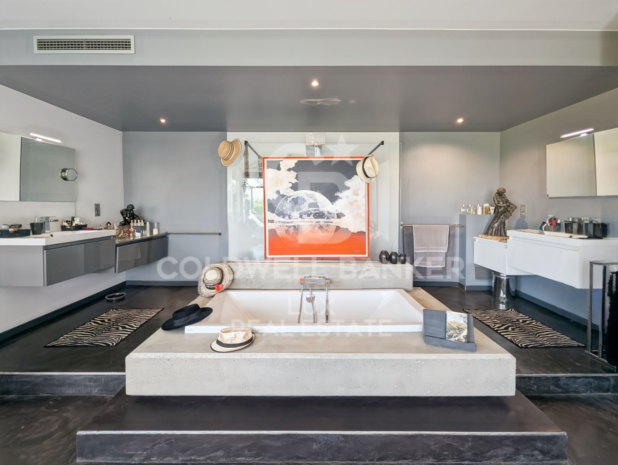 Maison moderne avec de grands espaces et piscine à Mollet de Peralada