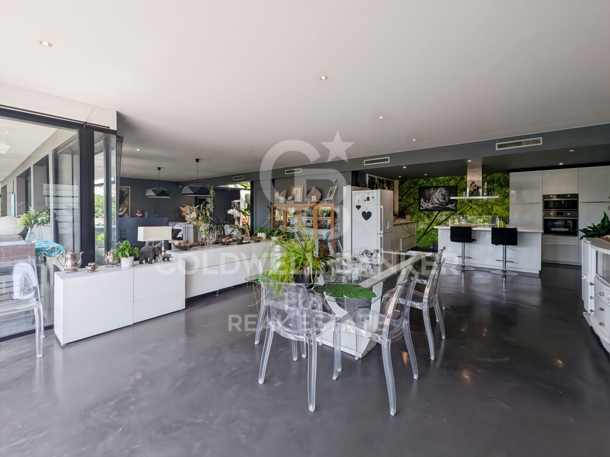 Maison moderne avec de grands espaces et piscine à Mollet de Peralada