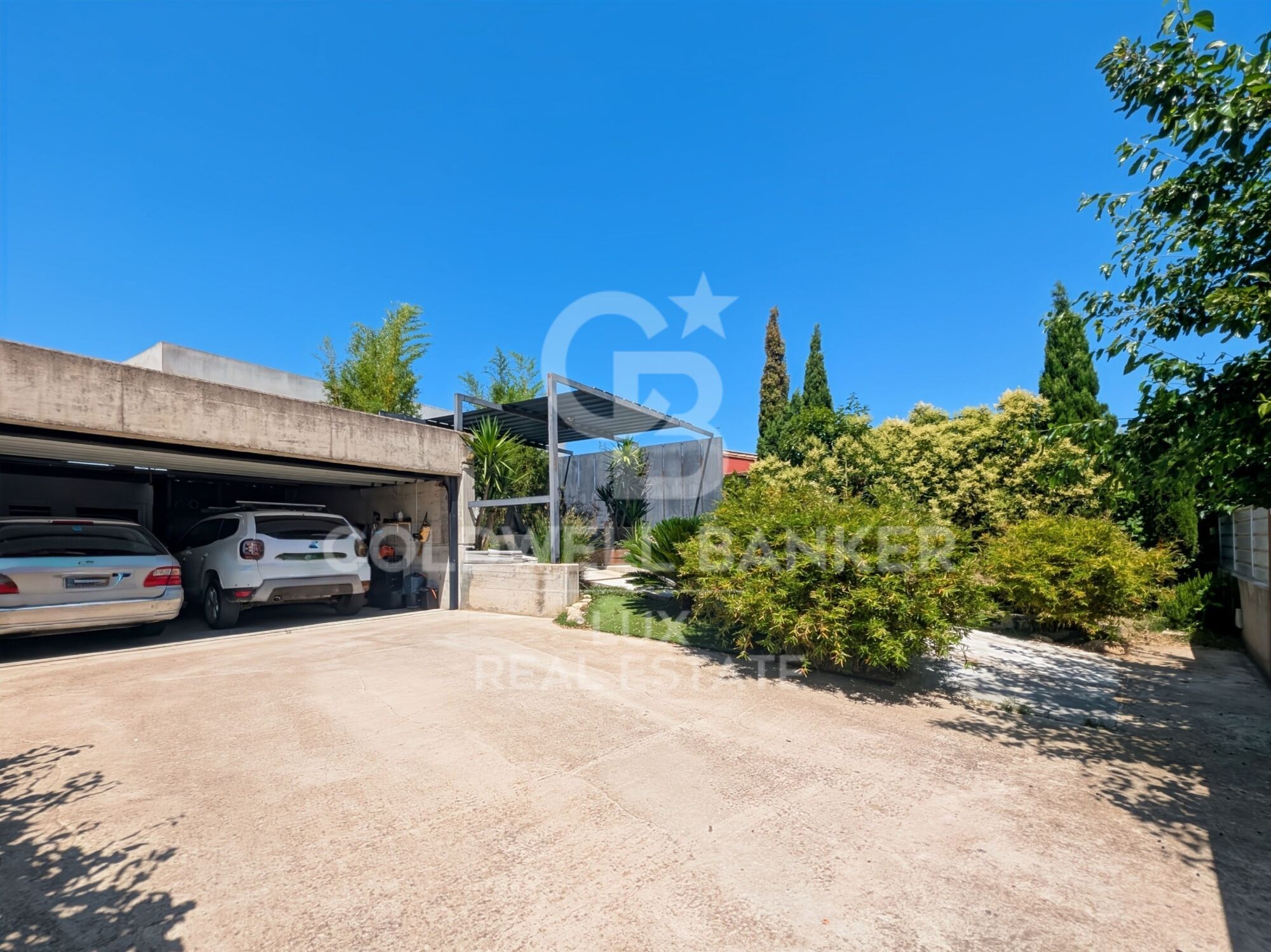 Maison moderne avec de grands espaces et piscine à Mollet de Peralada