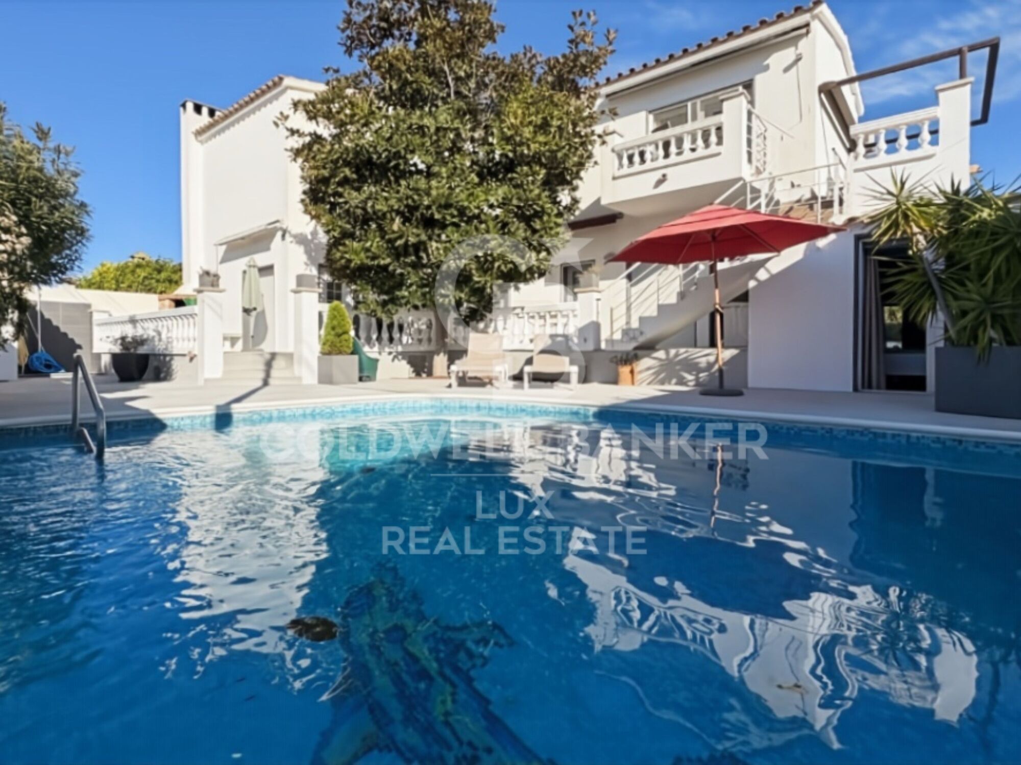 Maison avec licence touristique et d'appartements indépendants à Empuriabrava