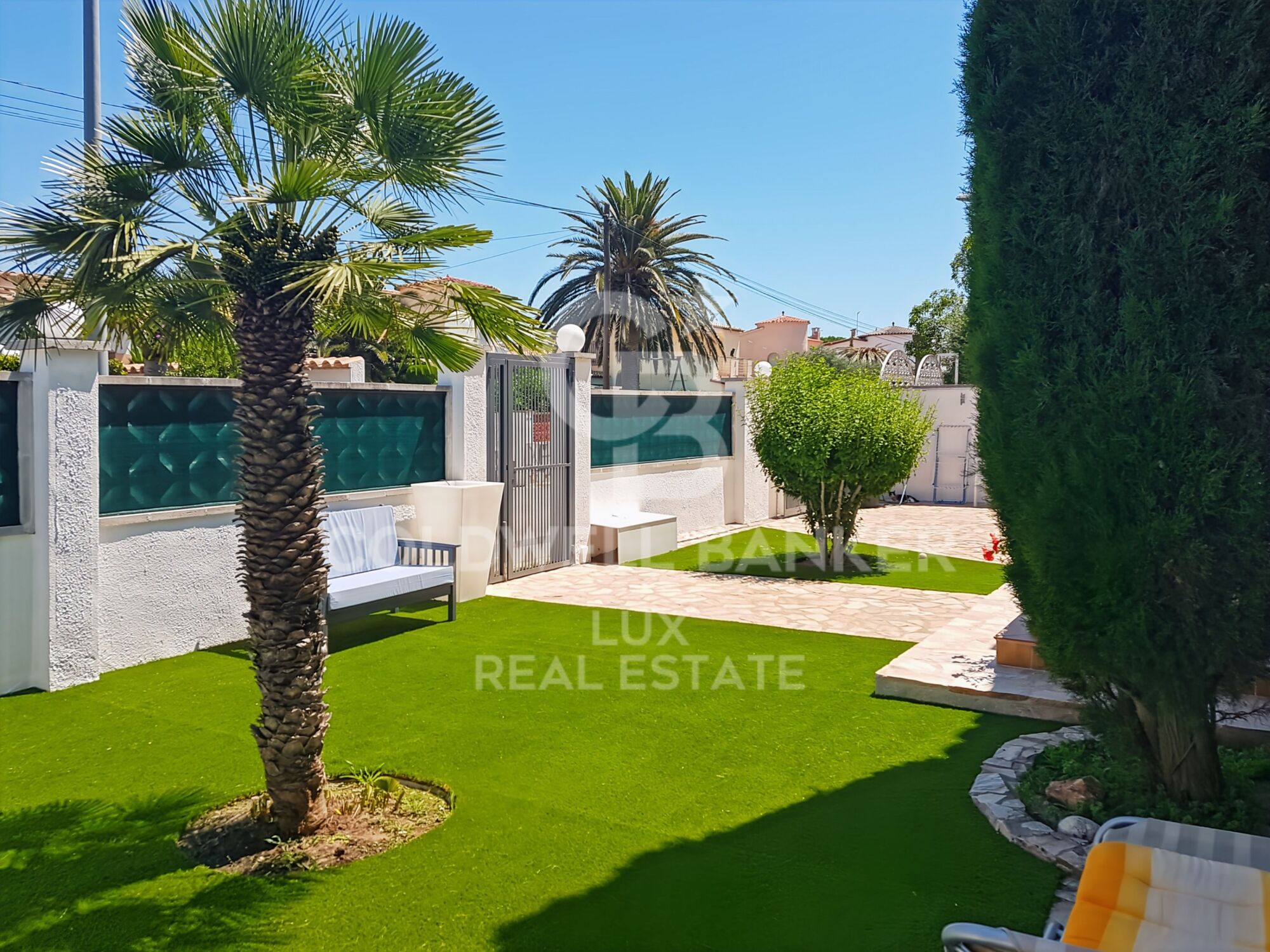 Maison avec licence touristique et d'appartements indépendants à Empuriabrava