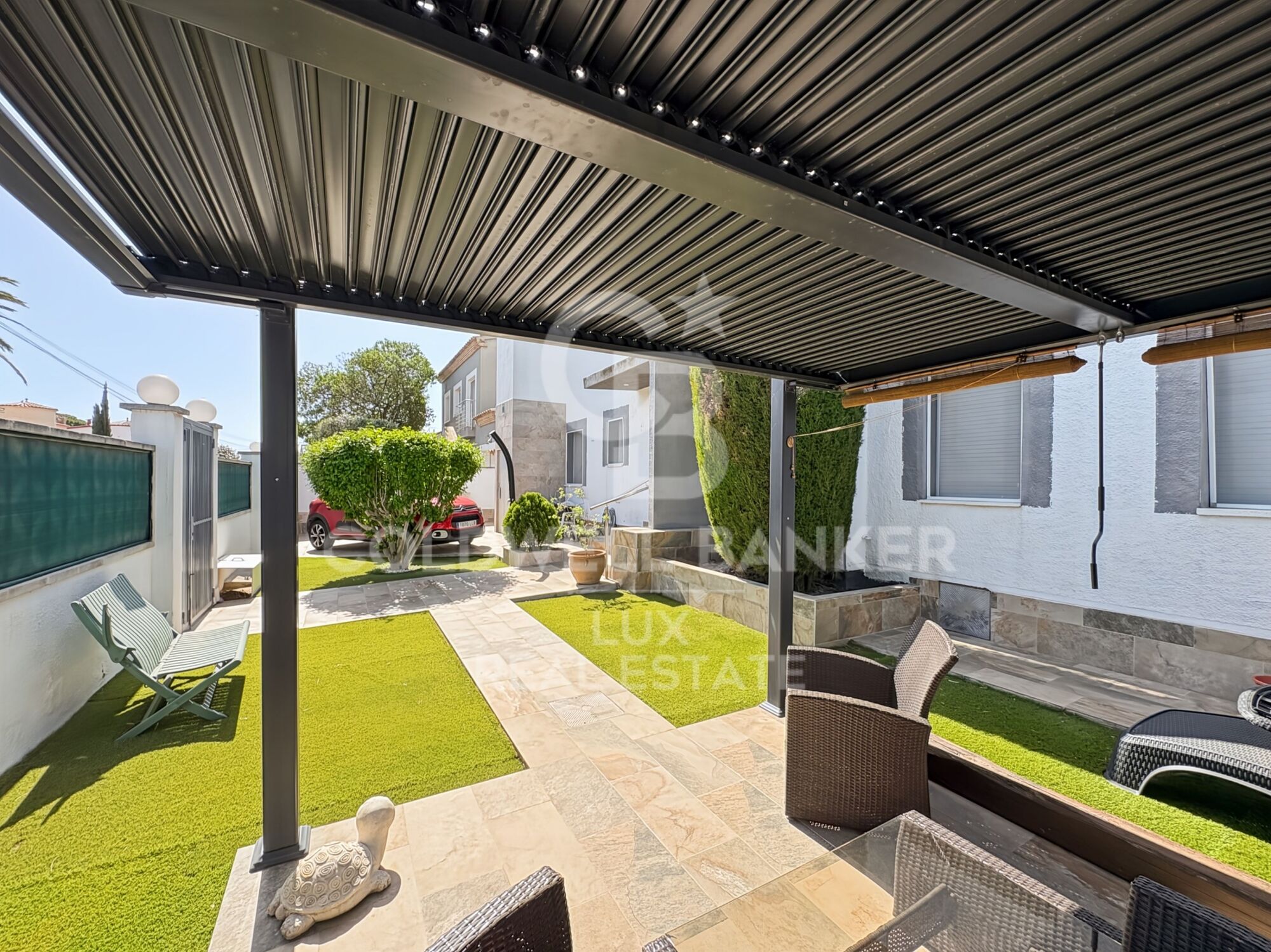 Maison avec licence touristique et d'appartements indépendants à Empuriabrava
