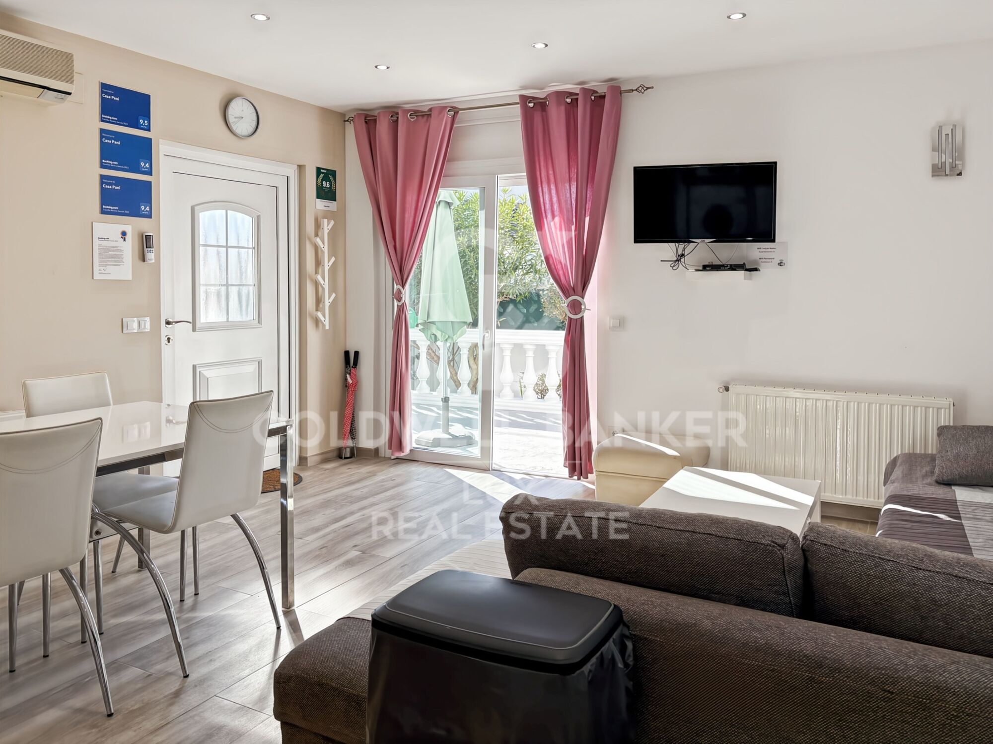 Maison avec licence touristique et d'appartements indépendants à Empuriabrava