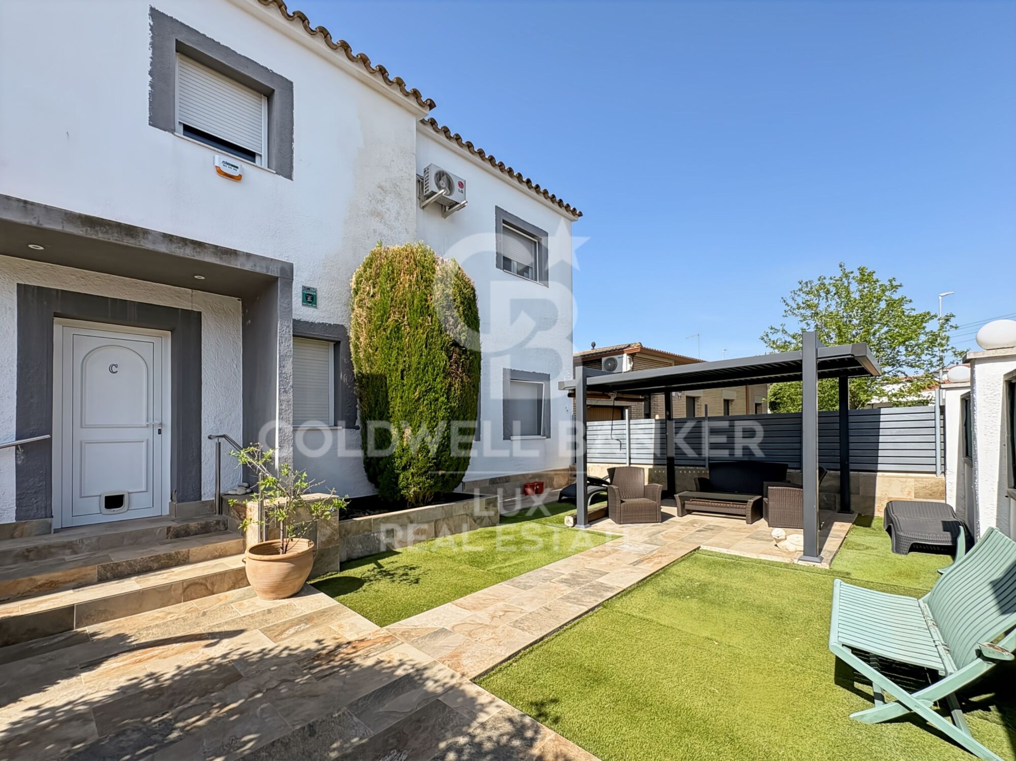 Maison avec licence touristique et d'appartements indépendants à Empuriabrava