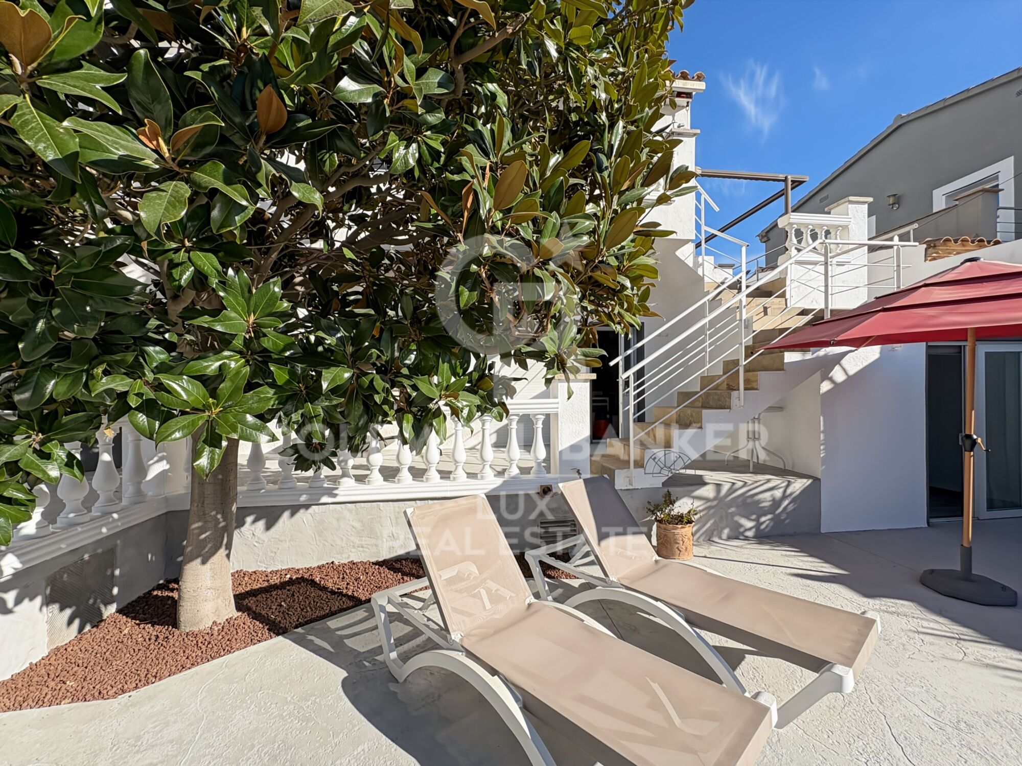 Maison avec licence touristique et d'appartements indépendants à Empuriabrava
