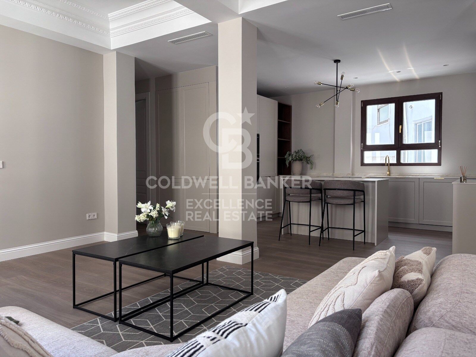 Exclusivo piso reformado con techos altos, diseño y acabados de alta gama en Valencia