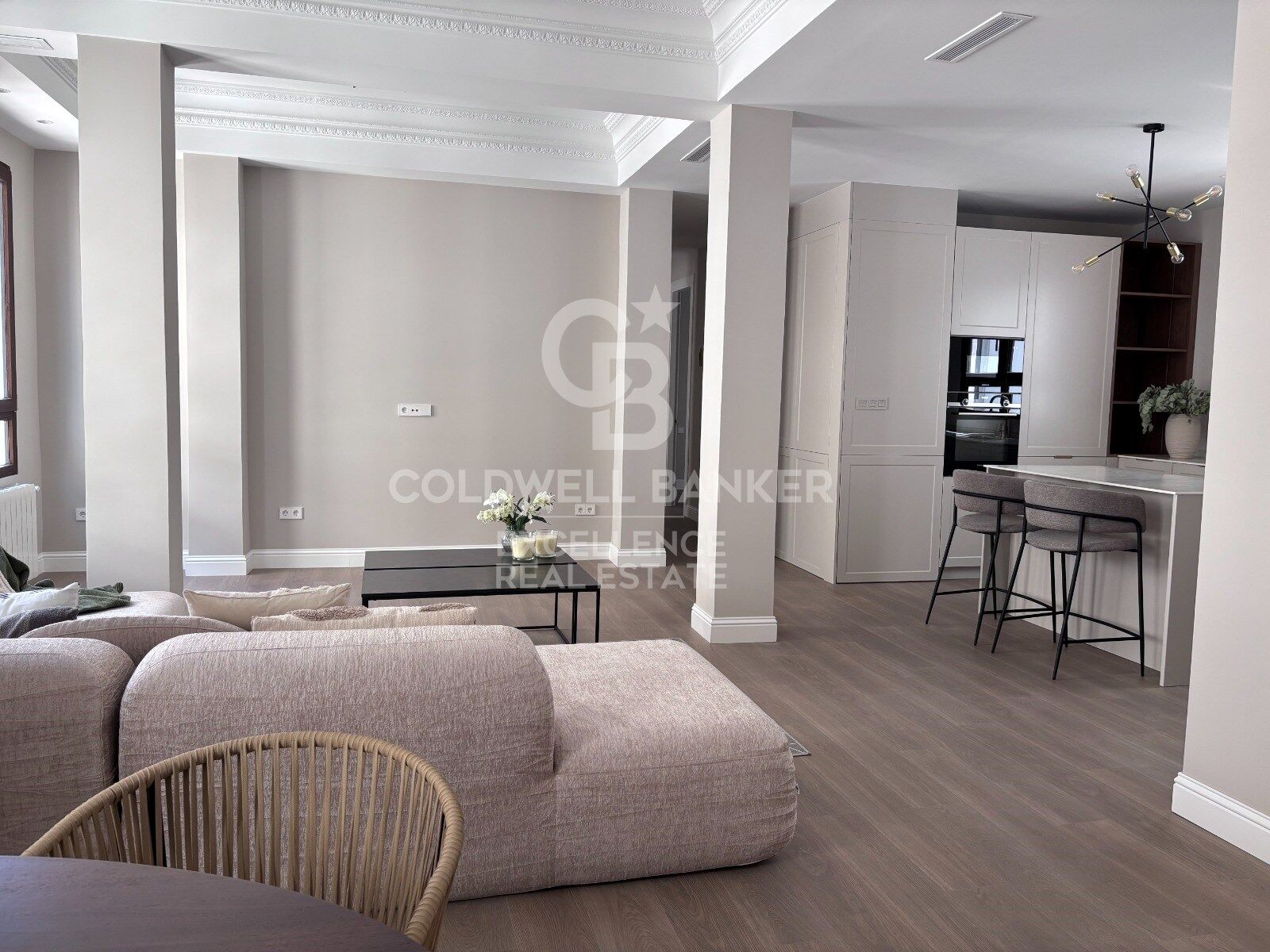 Exclusivo piso reformado con techos altos, diseño y acabados de alta gama en Valencia