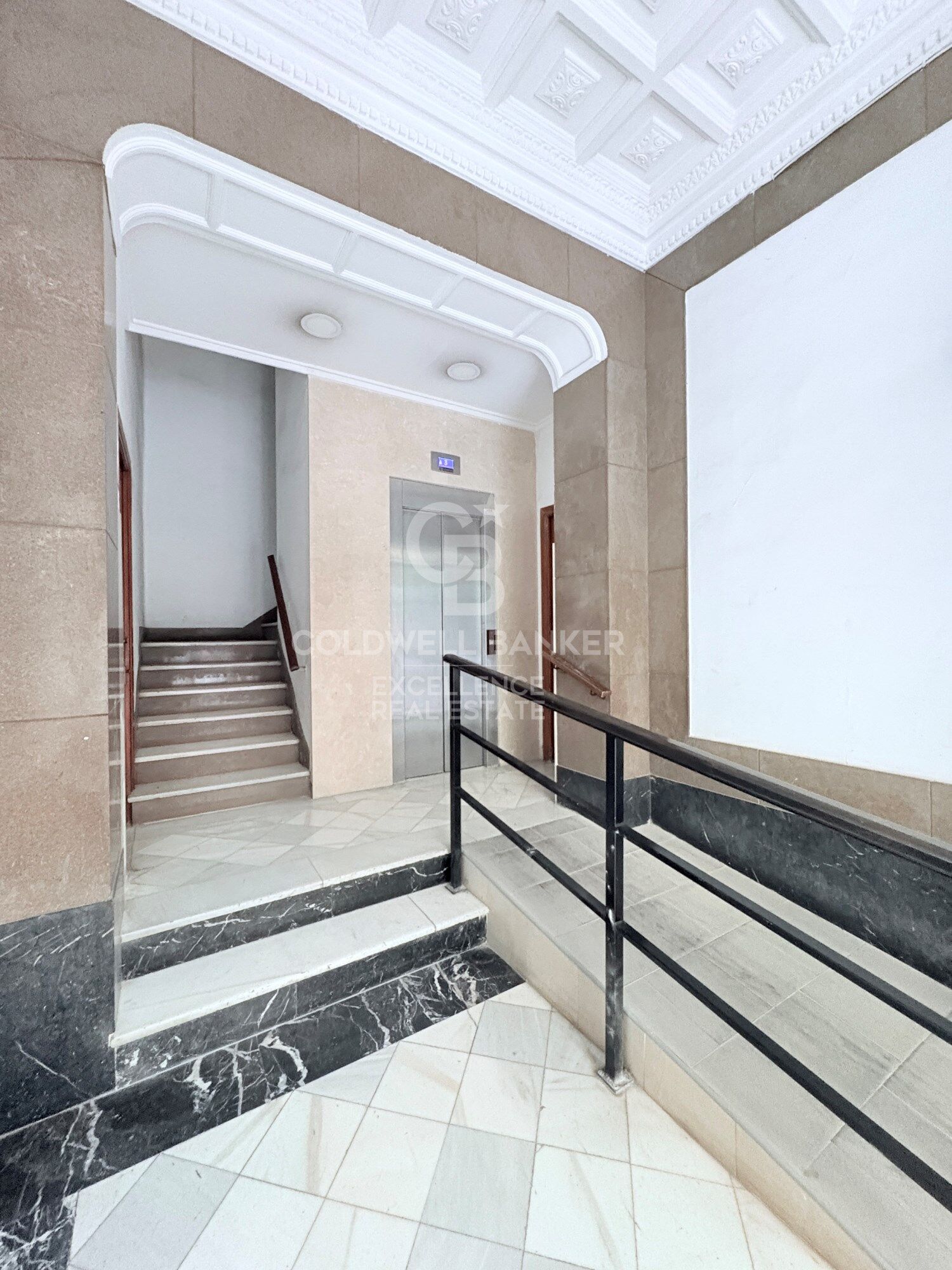 Exclusivo piso reformado con techos altos, diseño y acabados de alta gama en Valencia
