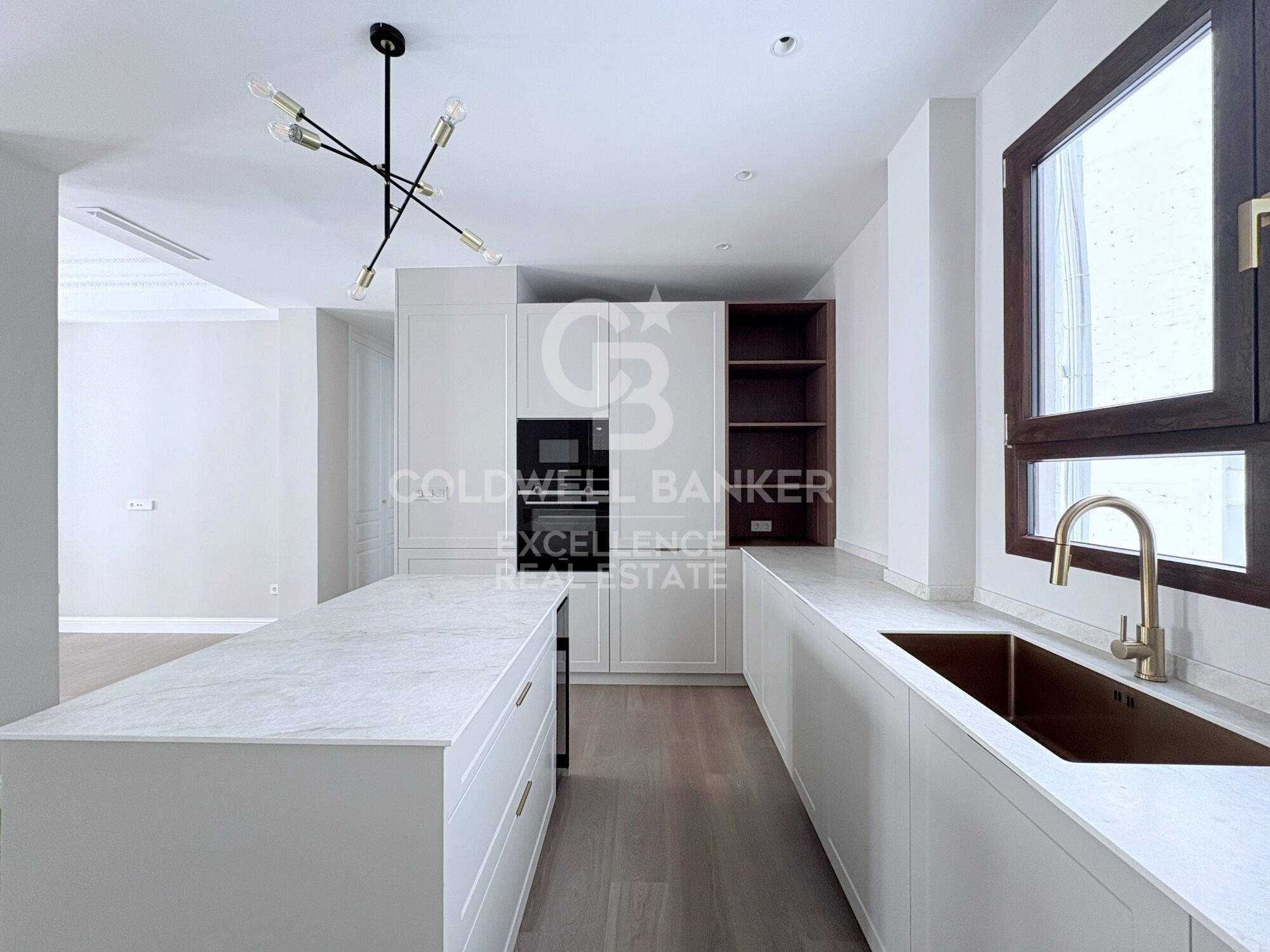 Exklusive renovierte Wohnung mit hohen Decken, Design und hochwertigen Oberflächen in Valencia