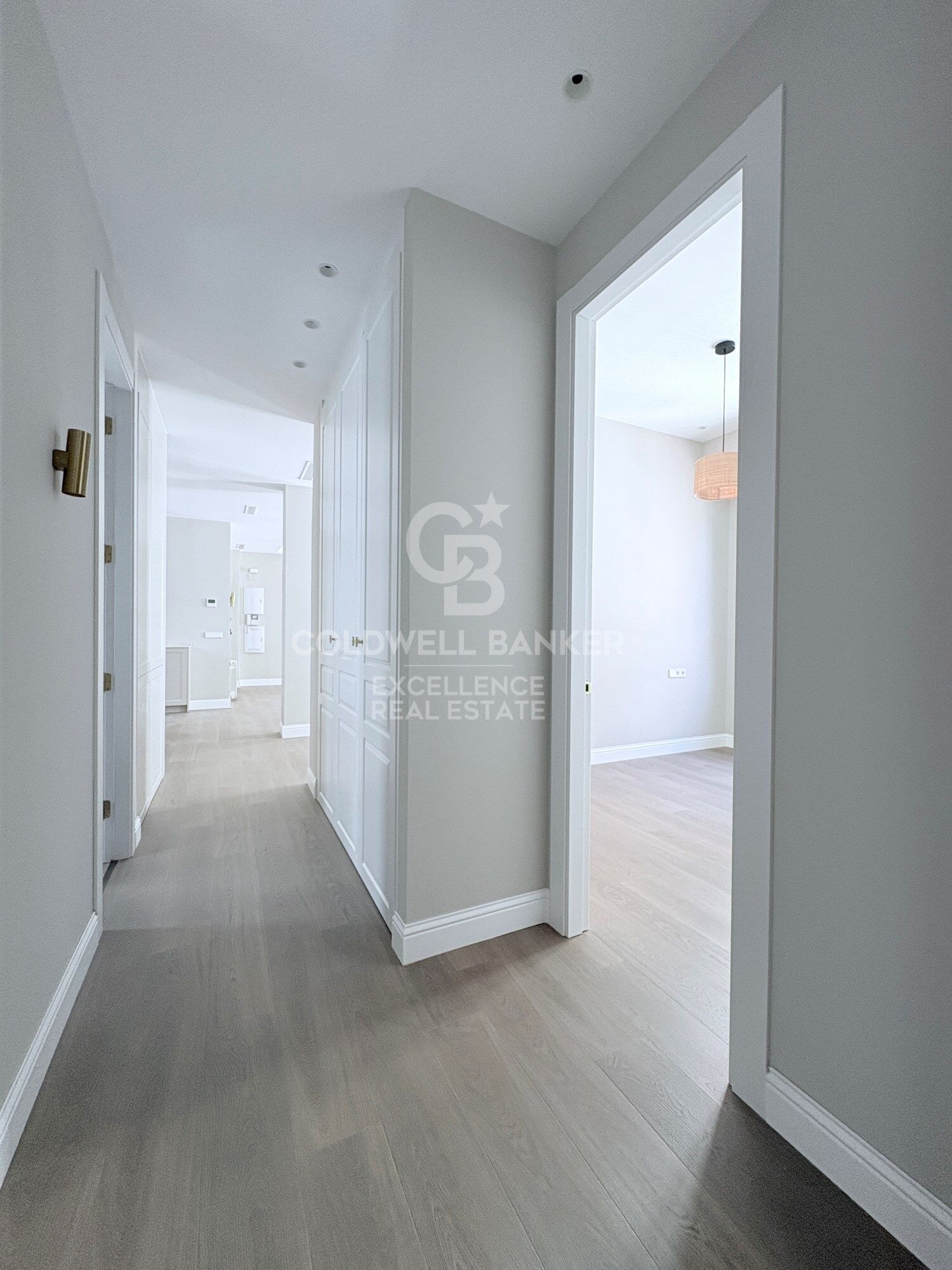 Exclusive renovated flat with high ceilings, design and high-end finishes in Valencia