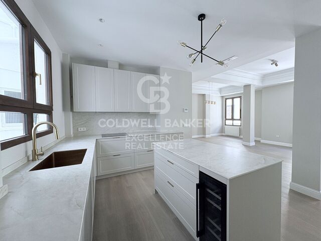 Exclusive renovated flat with high ceilings, design and high-end finishes in Valencia