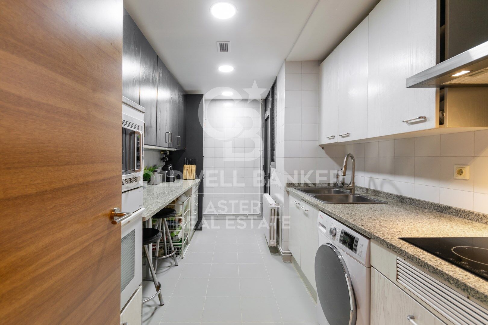 Flat in a private community with garden and pool in Poblenou