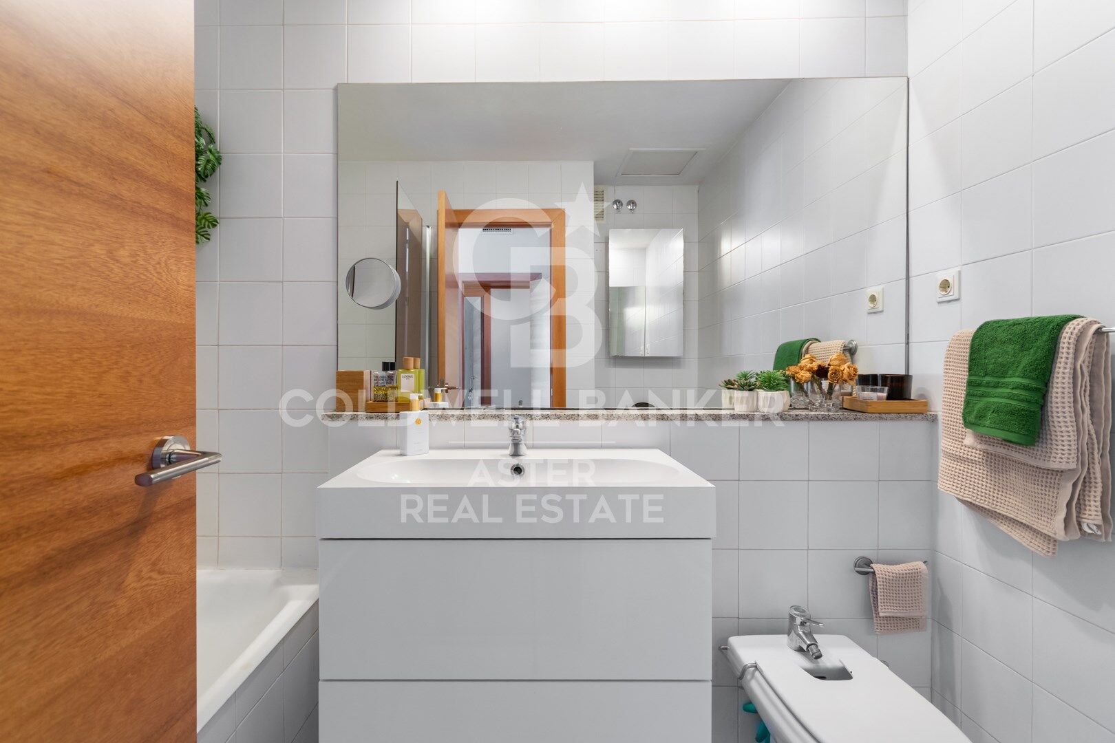 Flat in a private community with garden and pool in Poblenou