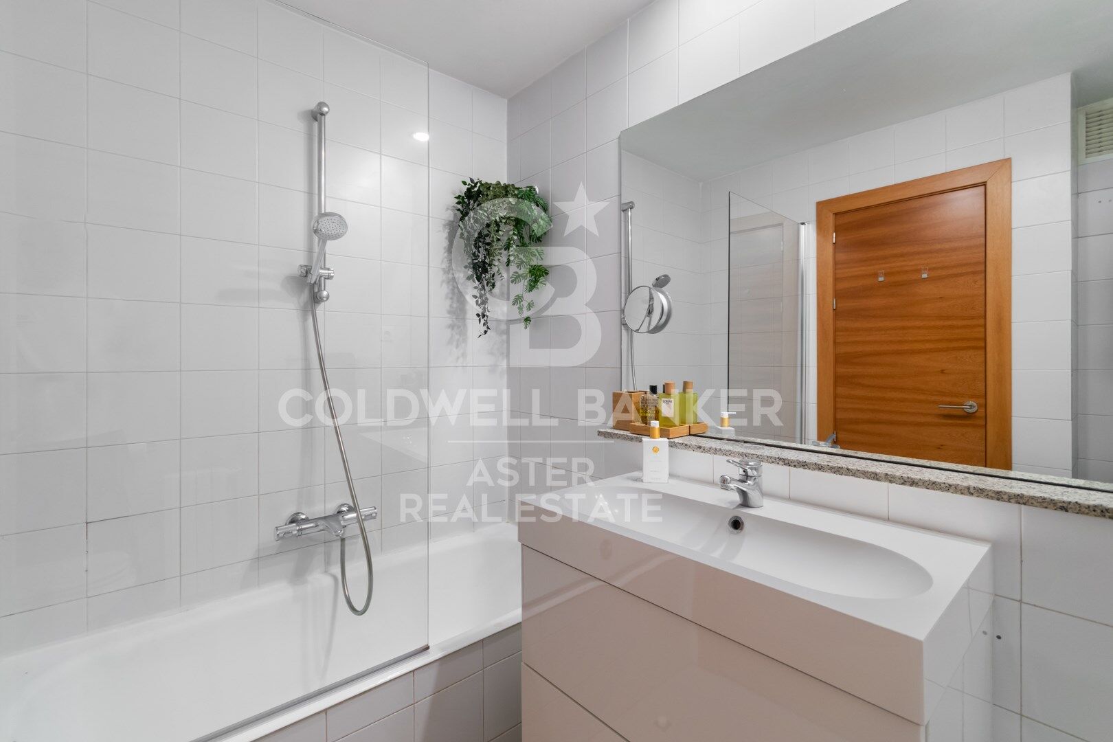 Flat in a private community with garden and pool in Poblenou