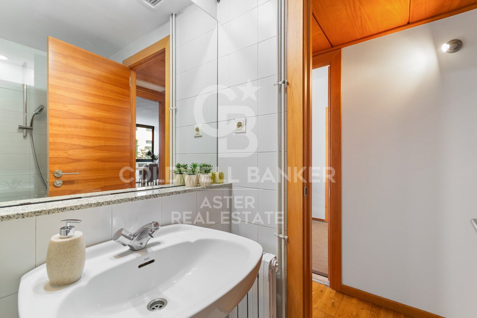 Flat in a private community with garden and pool in Poblenou