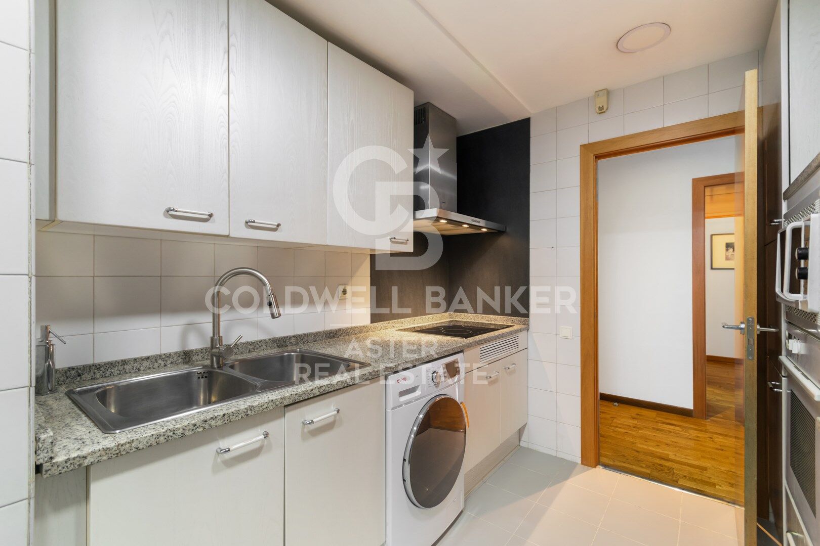 Flat in a private community with garden and pool in Poblenou