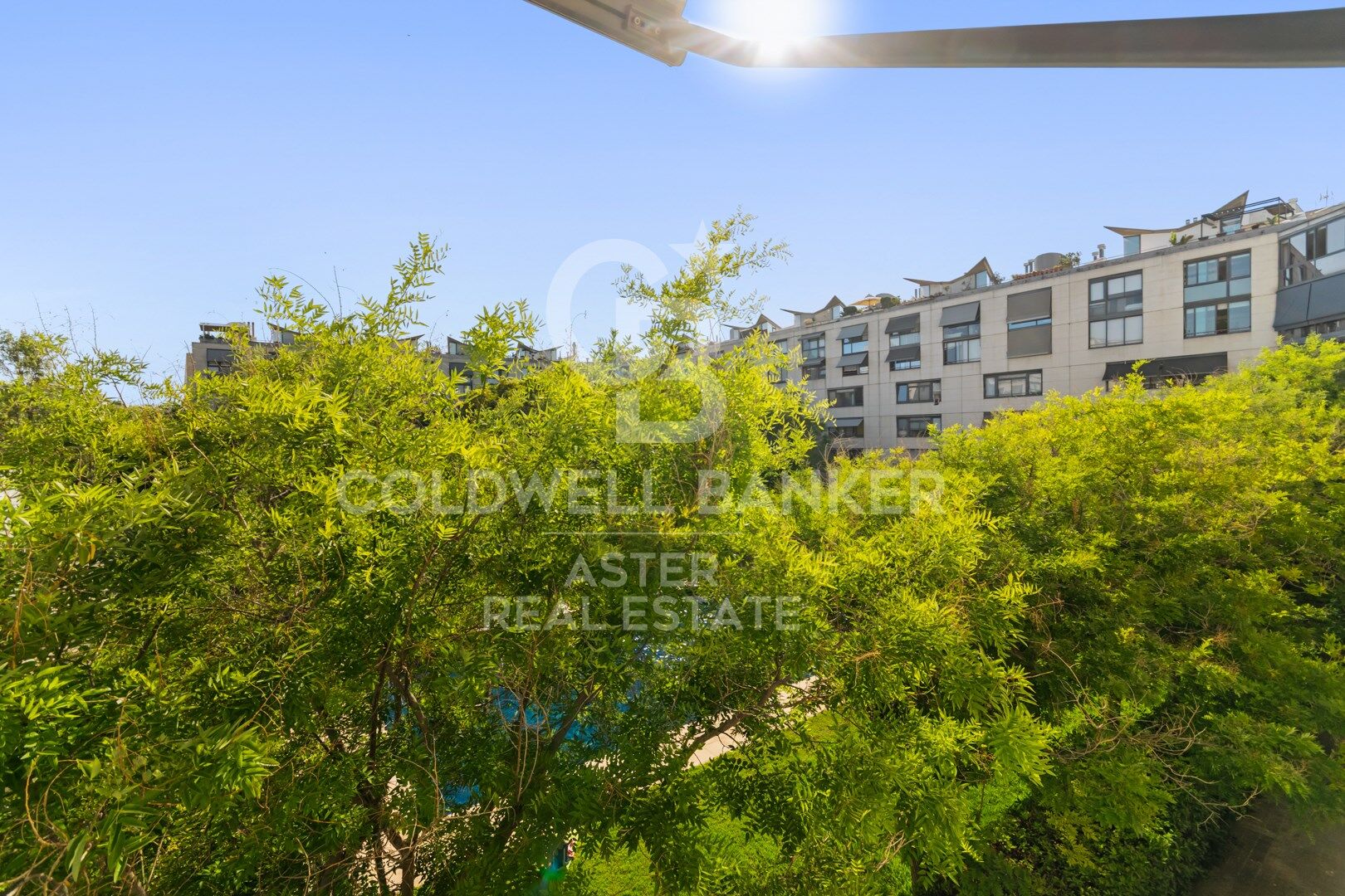 Flat in a private community with garden and pool in Poblenou