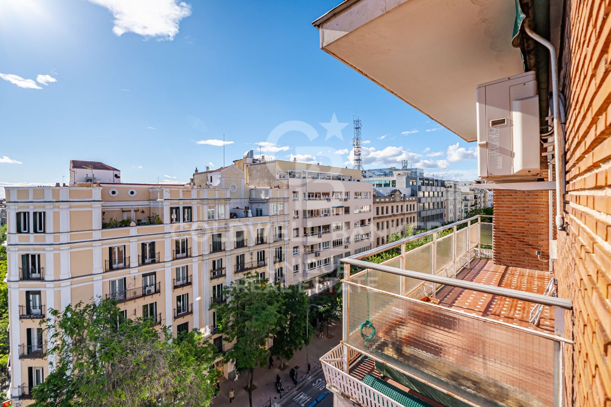 7ª planta exterior con 4 dormitorios, terraza y vistas despejadas en Goya