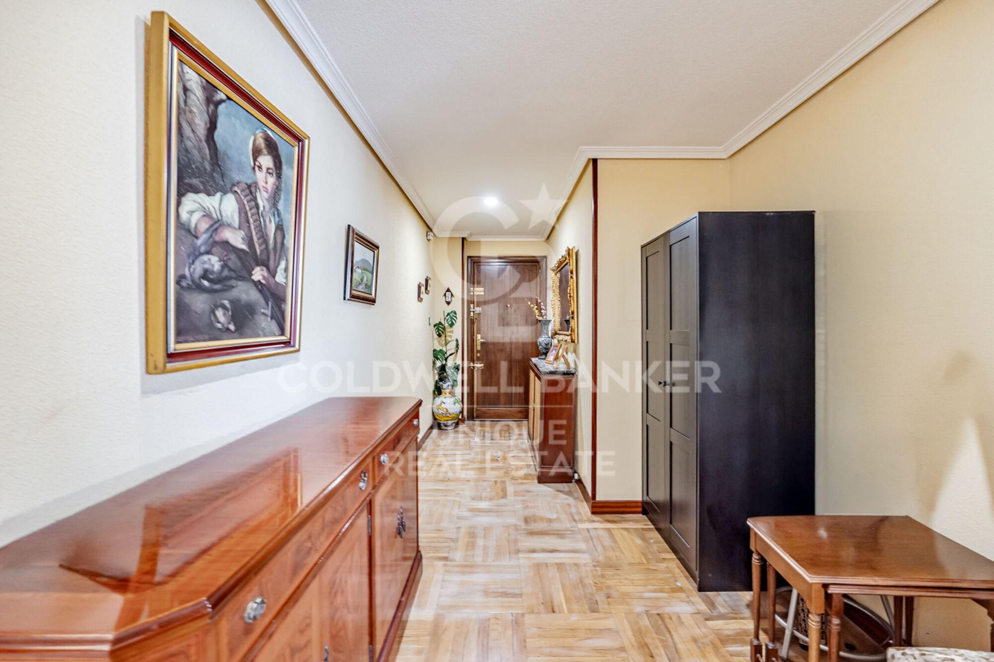 7th-Floor Exterior Apartment with Four Bedrooms, Terrace and Open Views in Goya