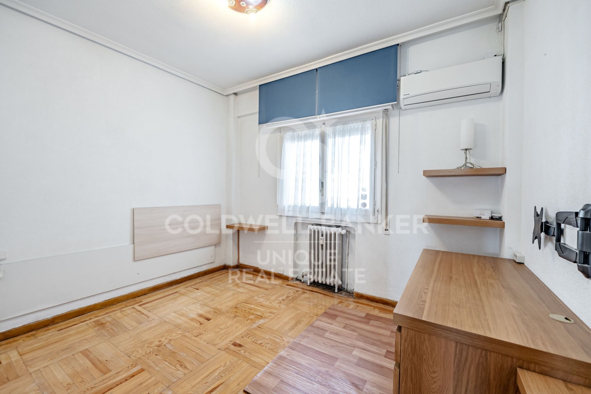 7th-Floor Exterior Apartment with Four Bedrooms, Terrace and Open Views in Goya