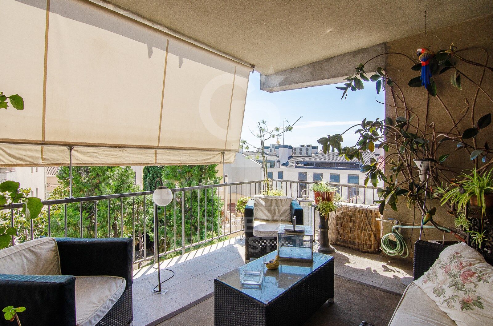 Regio Apartment of 439 m² next to the City Hall: Large Terrace and Potential to Split into 2 Dwellings