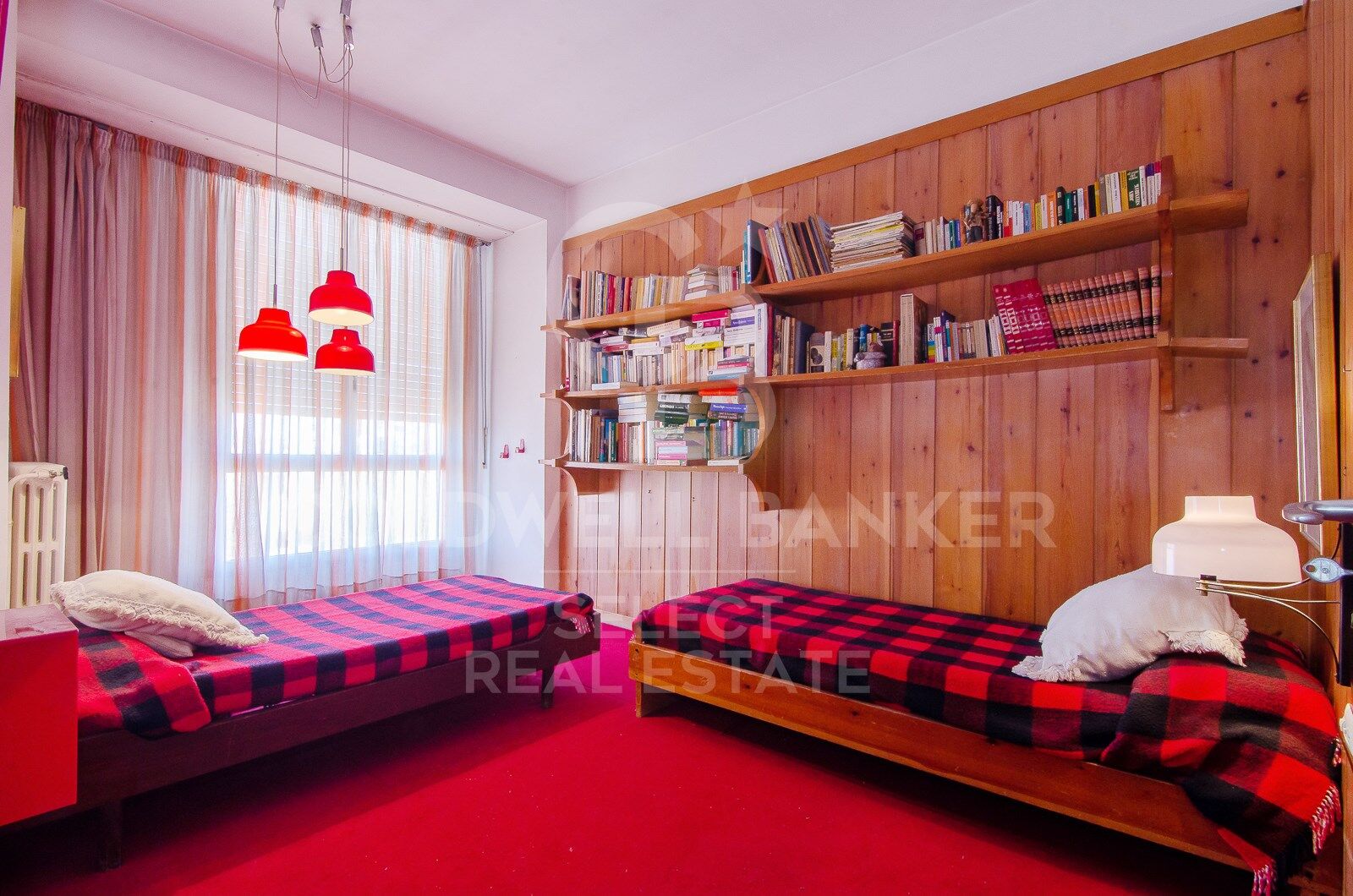 Regio Apartment of 439 m² next to the City Hall: Large Terrace and Potential to Split into 2 Dwellings