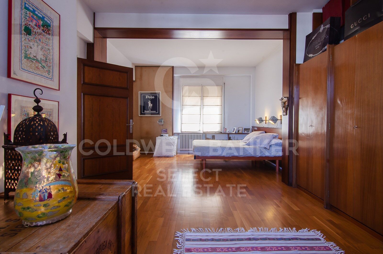 Regio Apartment of 439 m² next to the City Hall: Large Terrace and Potential to Split into 2 Dwellings