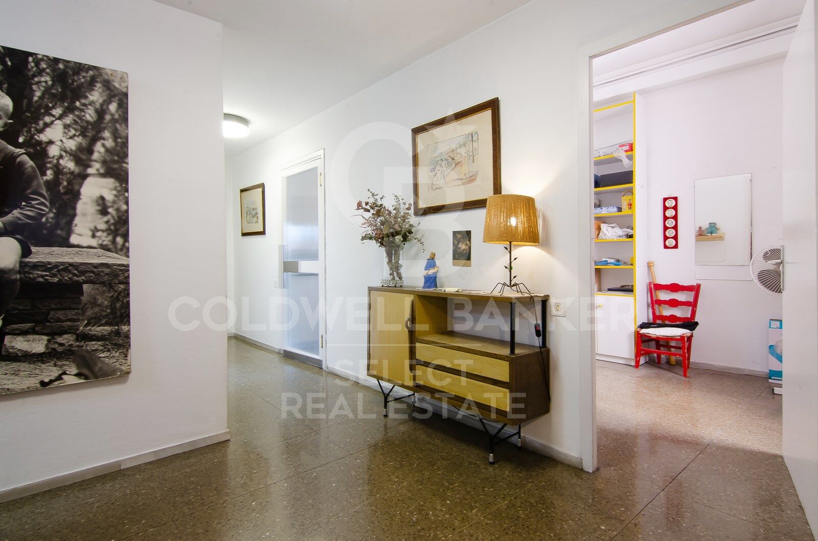 Regio Apartment of 439 m² next to the City Hall: Large Terrace and Potential to Split into 2 Dwellings