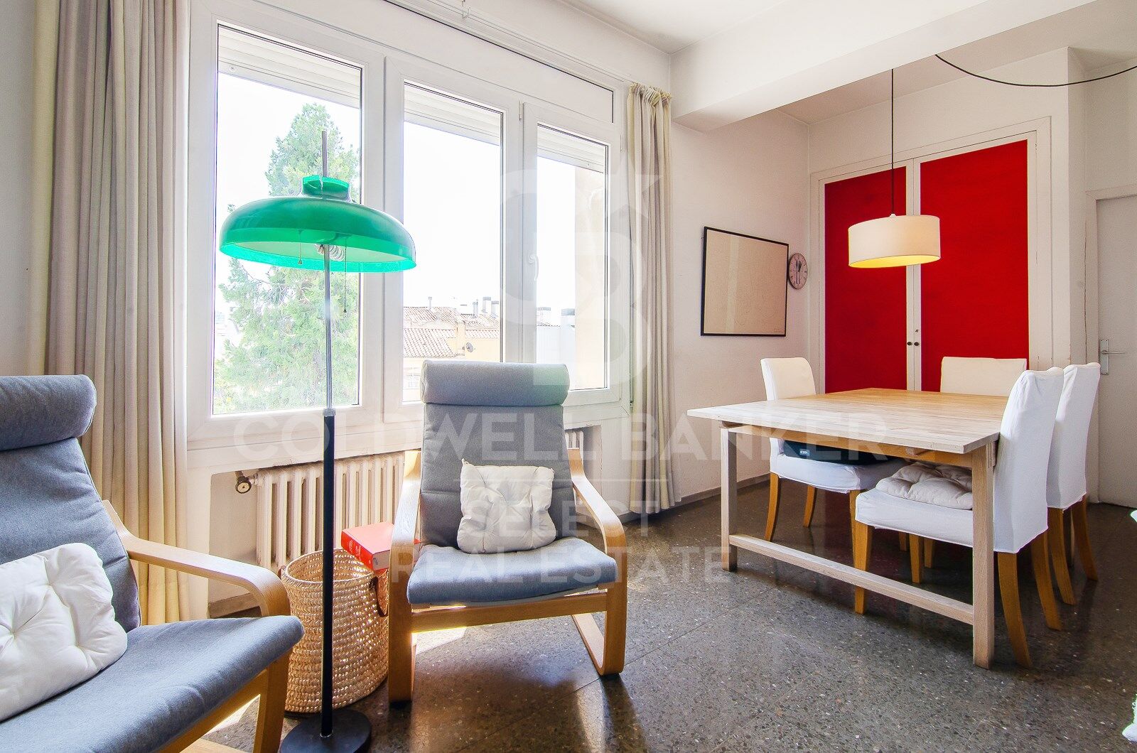 Regio Apartment of 439 m² next to the City Hall: Large Terrace and Potential to Split into 2 Dwellings
