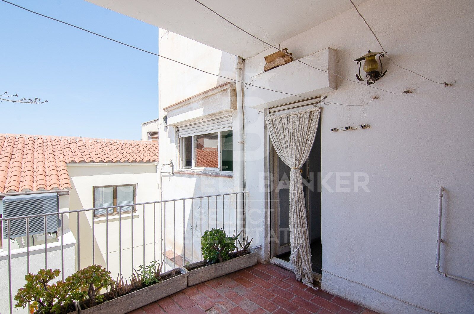 Regio Apartment of 439 m² next to the City Hall: Large Terrace and Potential to Split into 2 Dwellings
