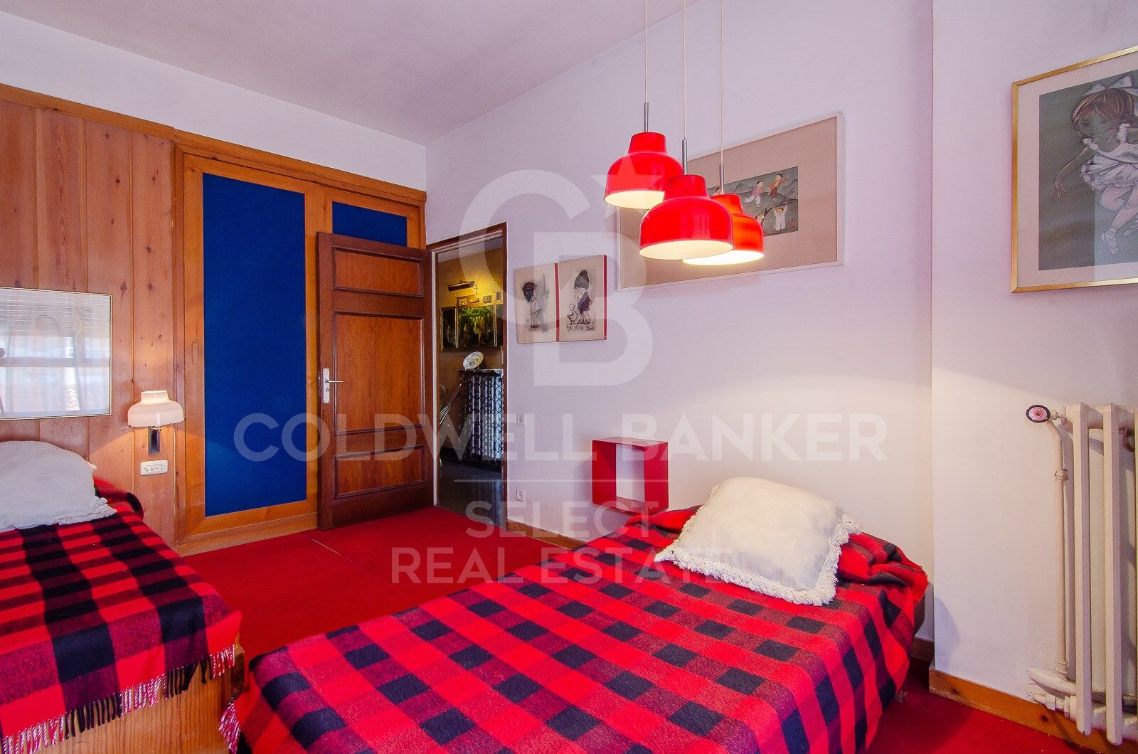 Regio Apartment of 439 m² next to the City Hall: Large Terrace and Potential to Split into 2 Dwellings