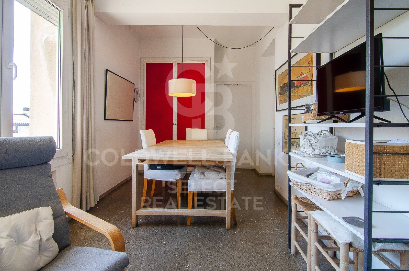 Regio Apartment of 439 m² next to the City Hall: Large Terrace and Potential to Split into 2 Dwellings