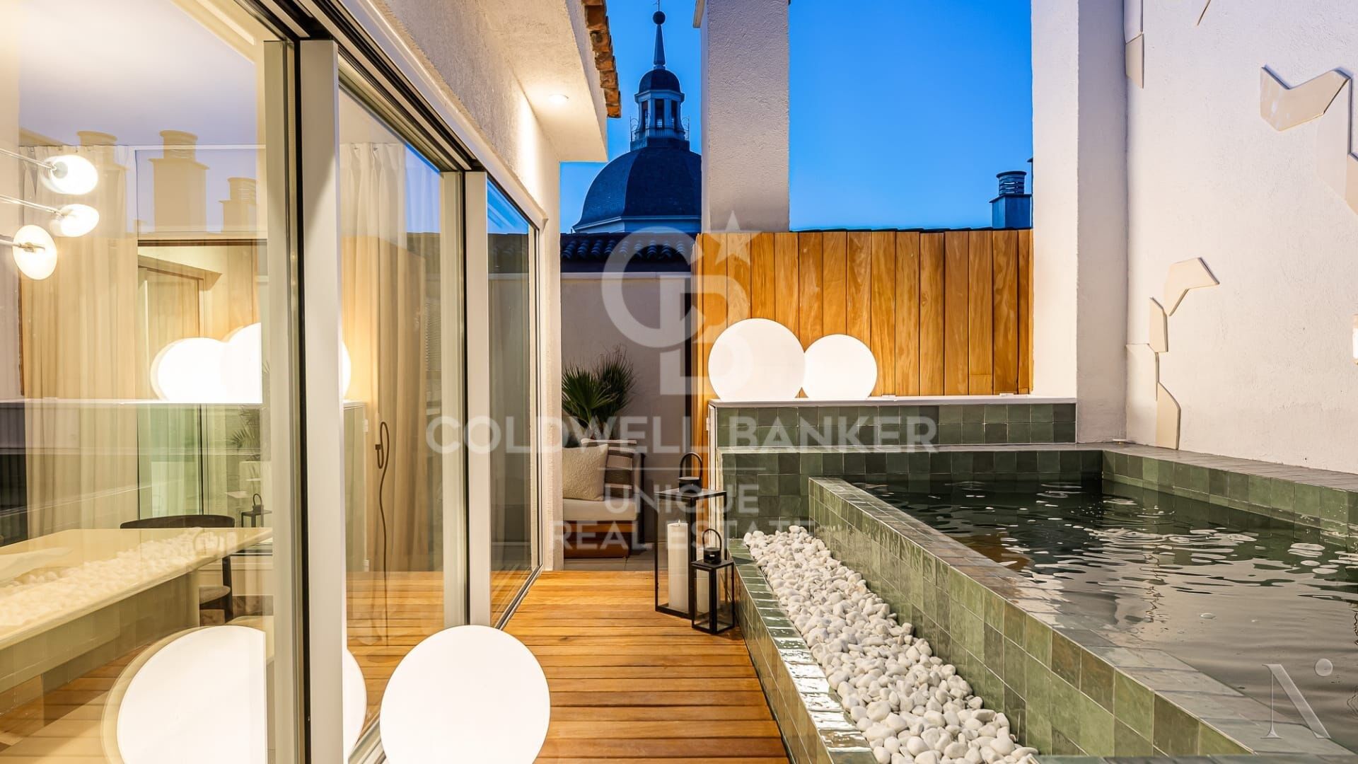Duplex penthouse avec terrasse et piscine