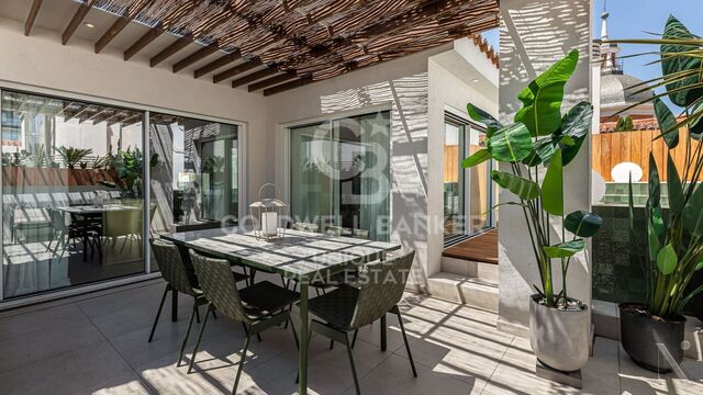 Dúplex penthouse con terraza y piscina