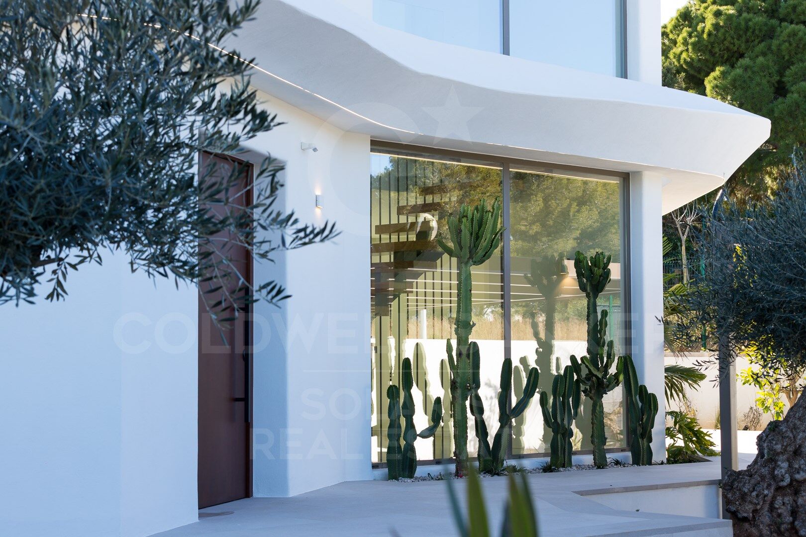 Exclusiva villa Kentia contemporánea de obra nueva con diseño orgánico y vistas al mar en Jávea