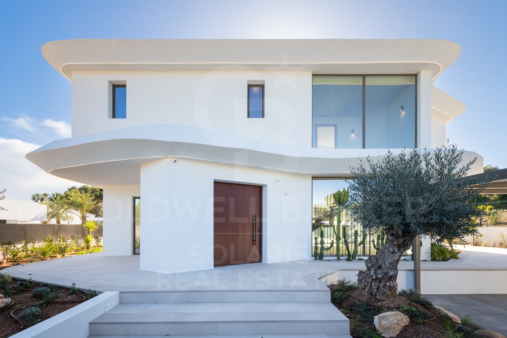 Exclusiva villa Kentia contemporánea de obra nueva con diseño orgánico y vistas al mar en Jávea