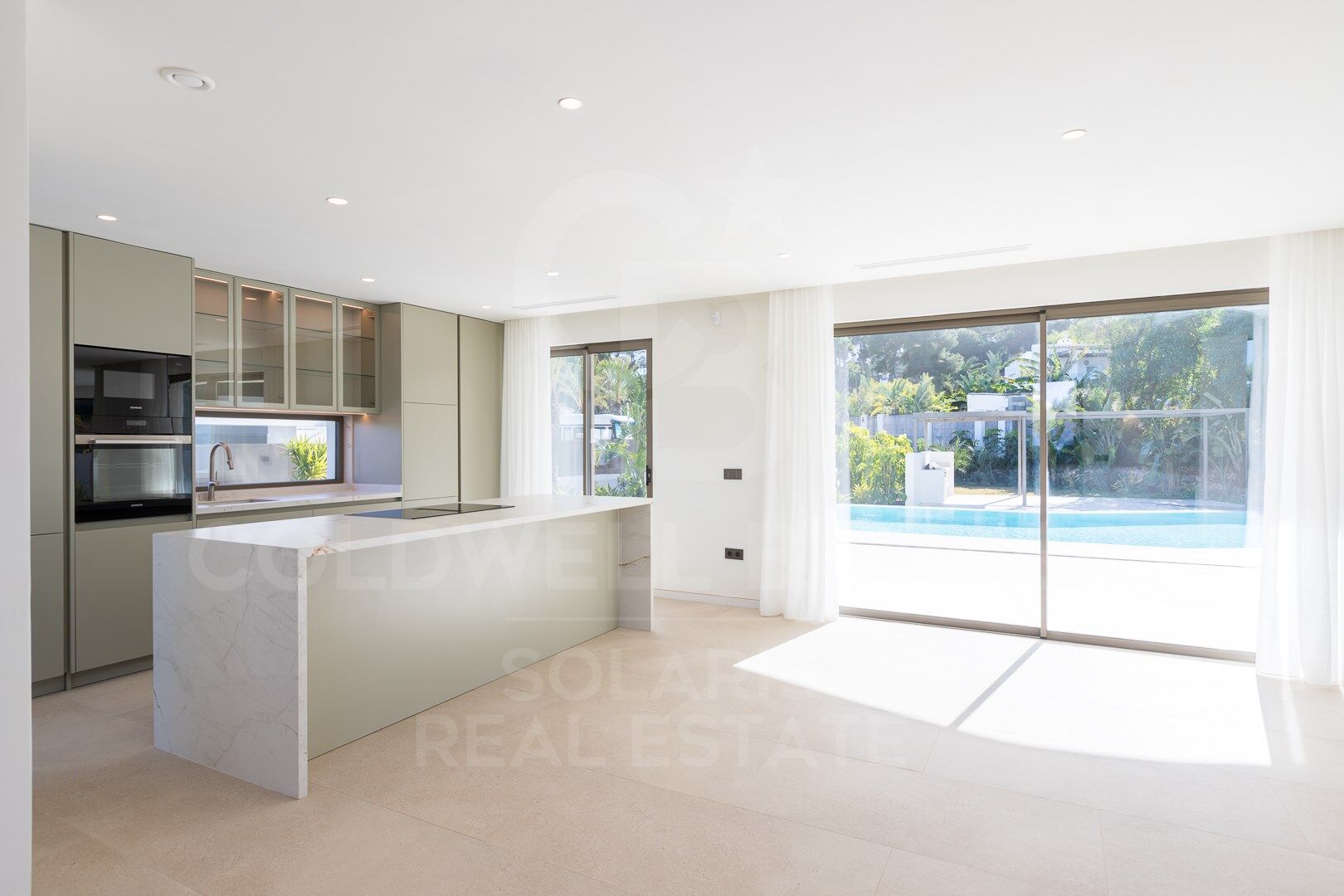 Exclusiva villa Kentia contemporánea de obra nueva con diseño orgánico y vistas al mar en Jávea
