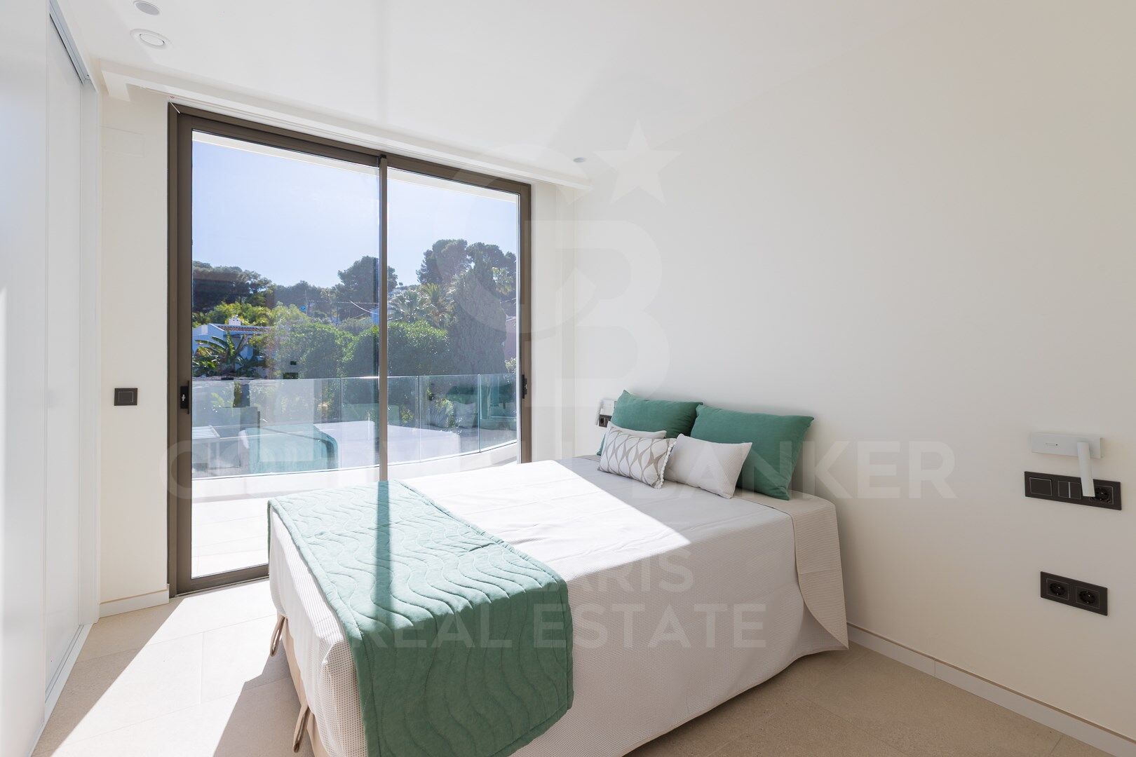 Exclusiva villa Kentia contemporánea de obra nueva con diseño orgánico y vistas al mar en Jávea