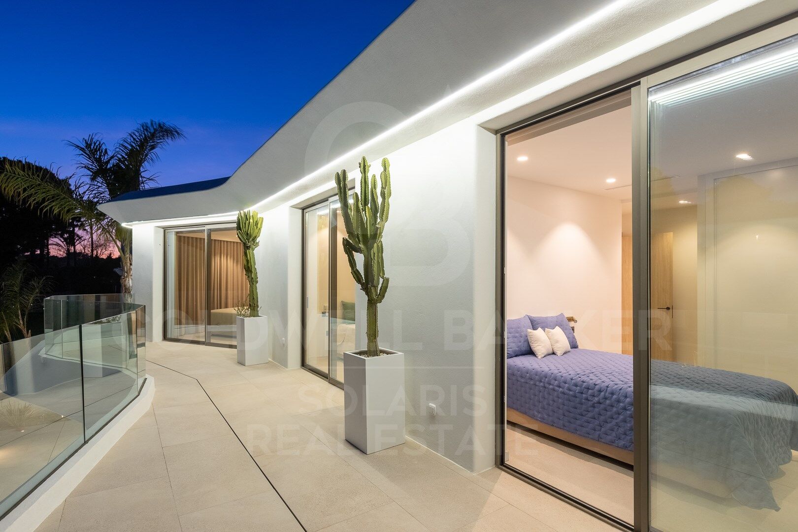 Exclusiva villa Kentia contemporánea de obra nueva con diseño orgánico y vistas al mar en Jávea