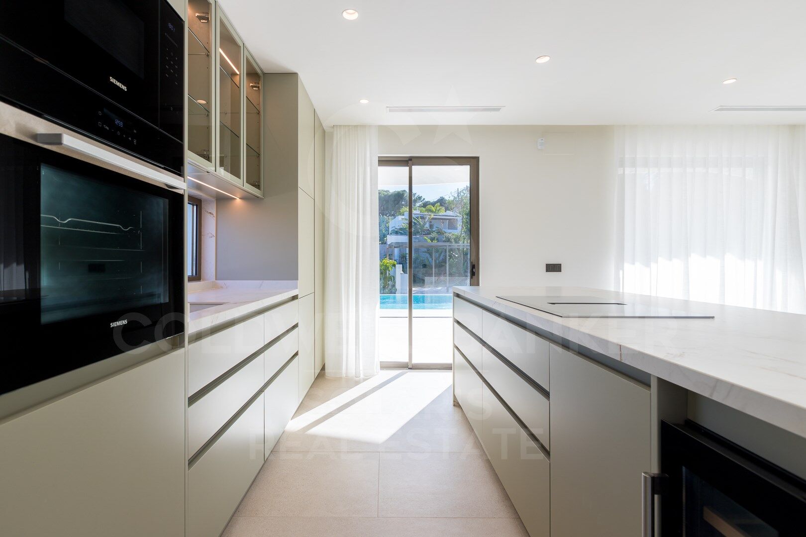 Exclusiva villa Kentia contemporánea de obra nueva con diseño orgánico y vistas al mar en Jávea