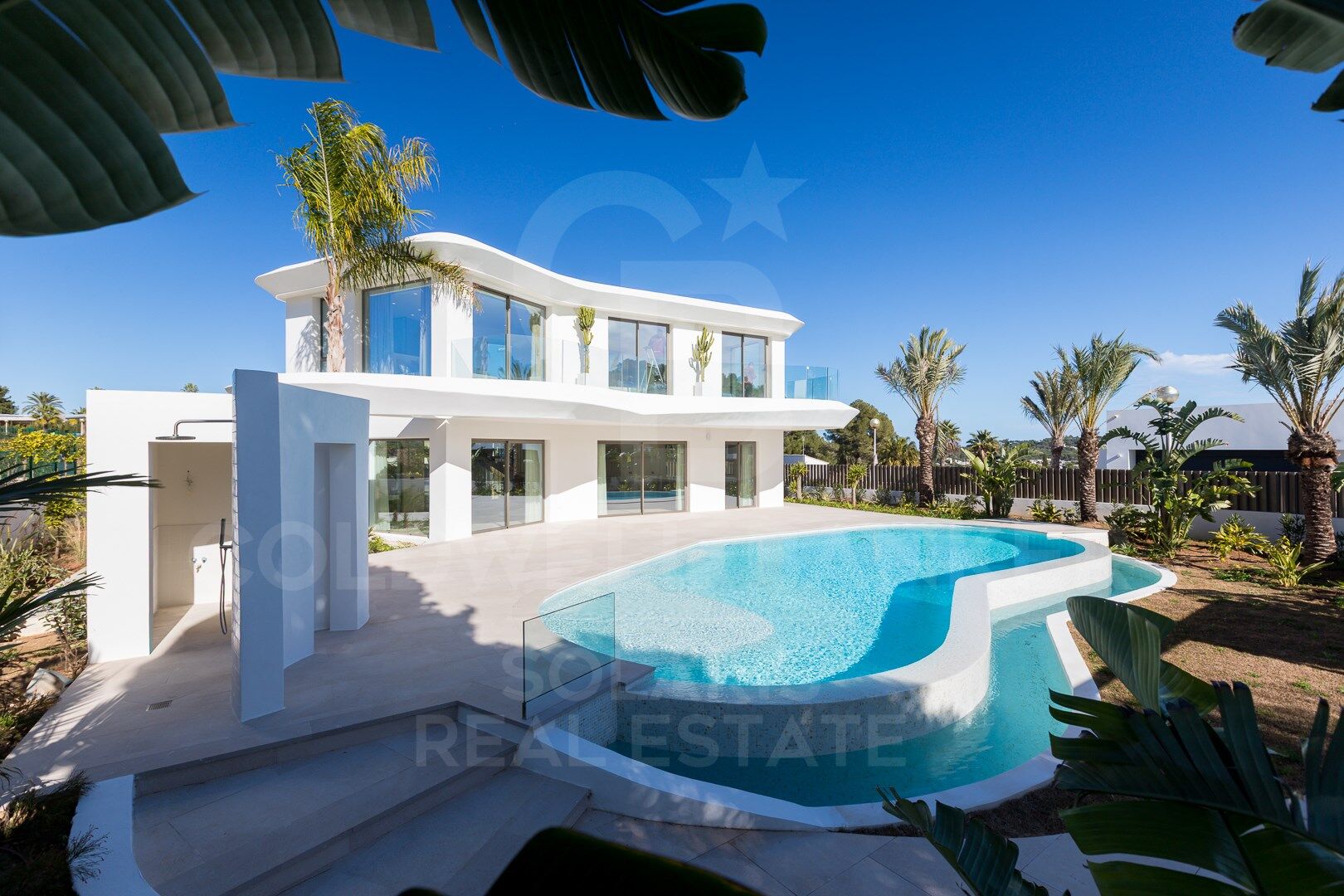 Exclusiva villa Kentia contemporánea de obra nueva con diseño orgánico y vistas al mar en Jávea