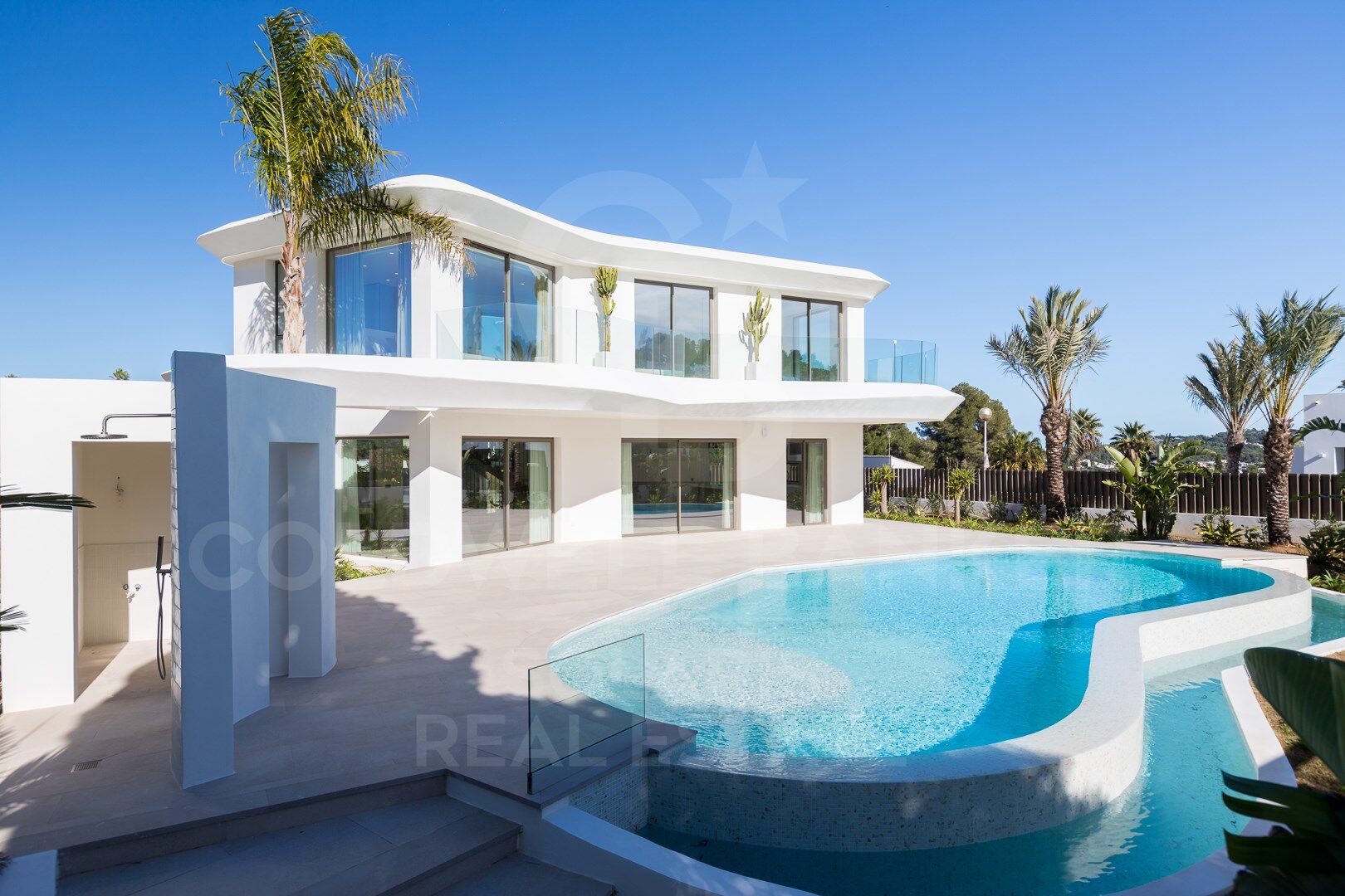 Exclusiva villa Kentia contemporánea de obra nueva con diseño orgánico y vistas al mar en Jávea